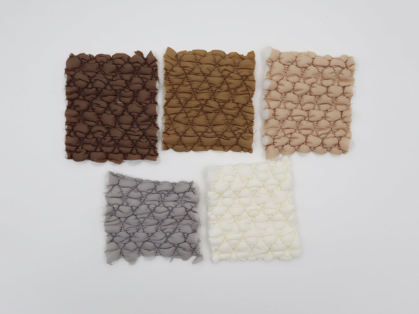 【25SS-081】ぽこぽこ格子ギャザーステッチキルティングパウダータッチタフタ /0.5yあたり = ~1290円