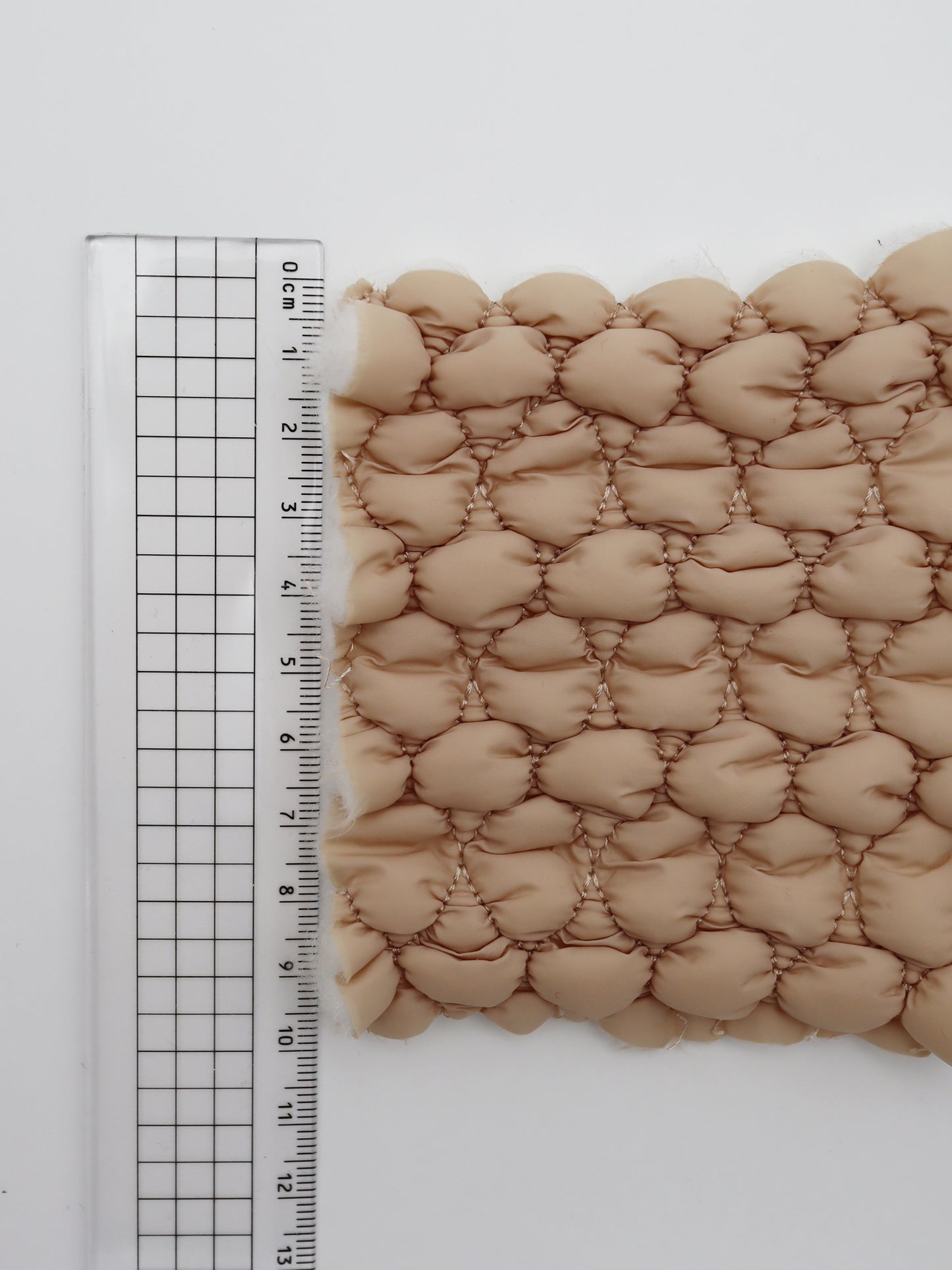 【25SS-081】ぽこぽこ格子ギャザーステッチキルティングパウダータッチタフタ /0.5yあたり = ~1290円
