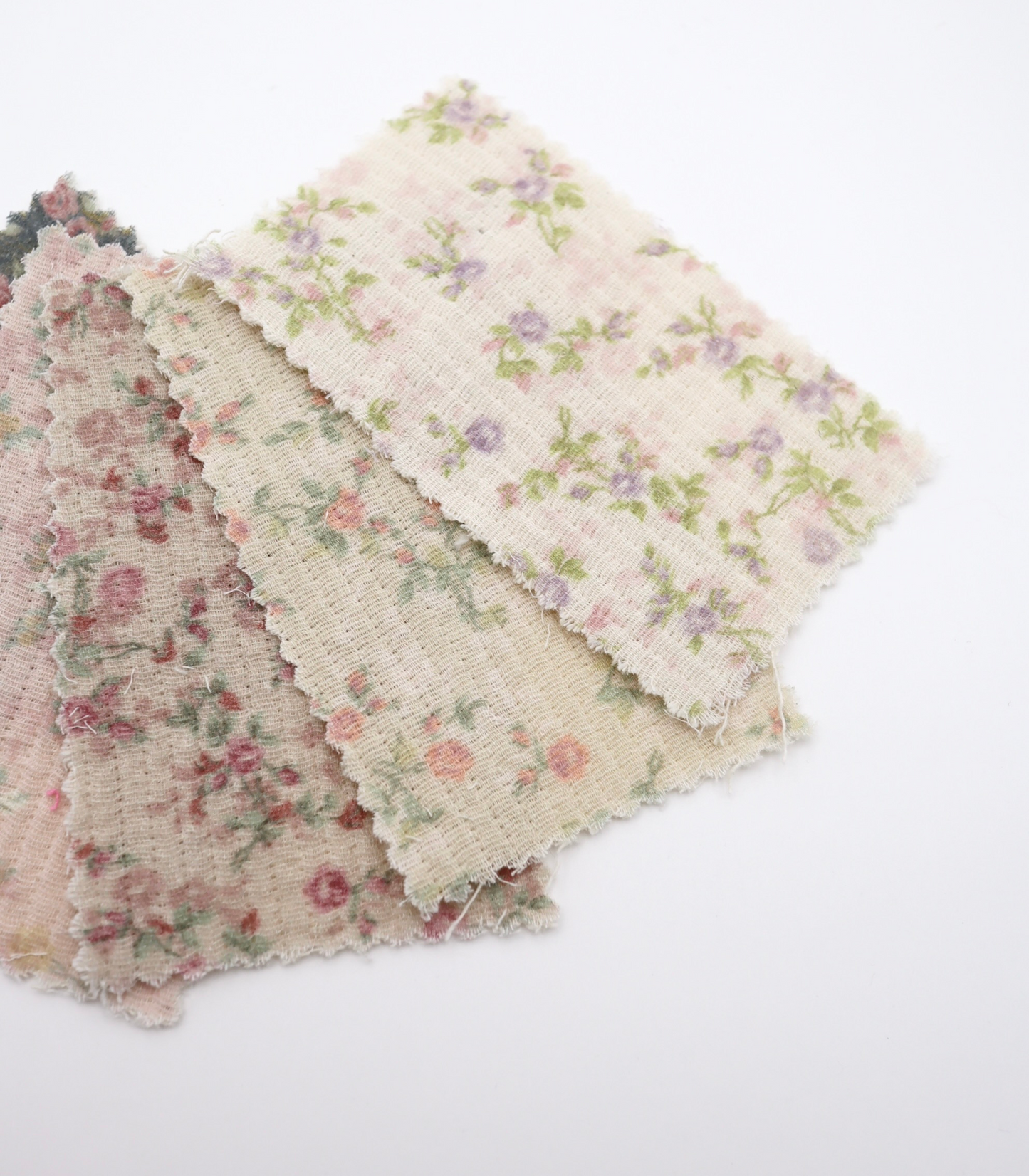 【25SS-264】小花柄プリント細キルティングヌビ /0.5yあたり=~1110円