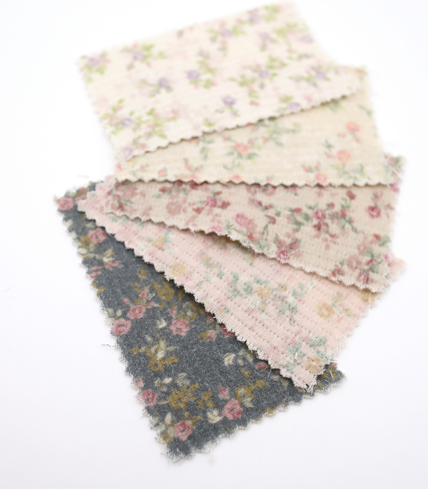 【25SS-264】小花柄プリント細キルティングヌビ /0.5yあたり=~1110円