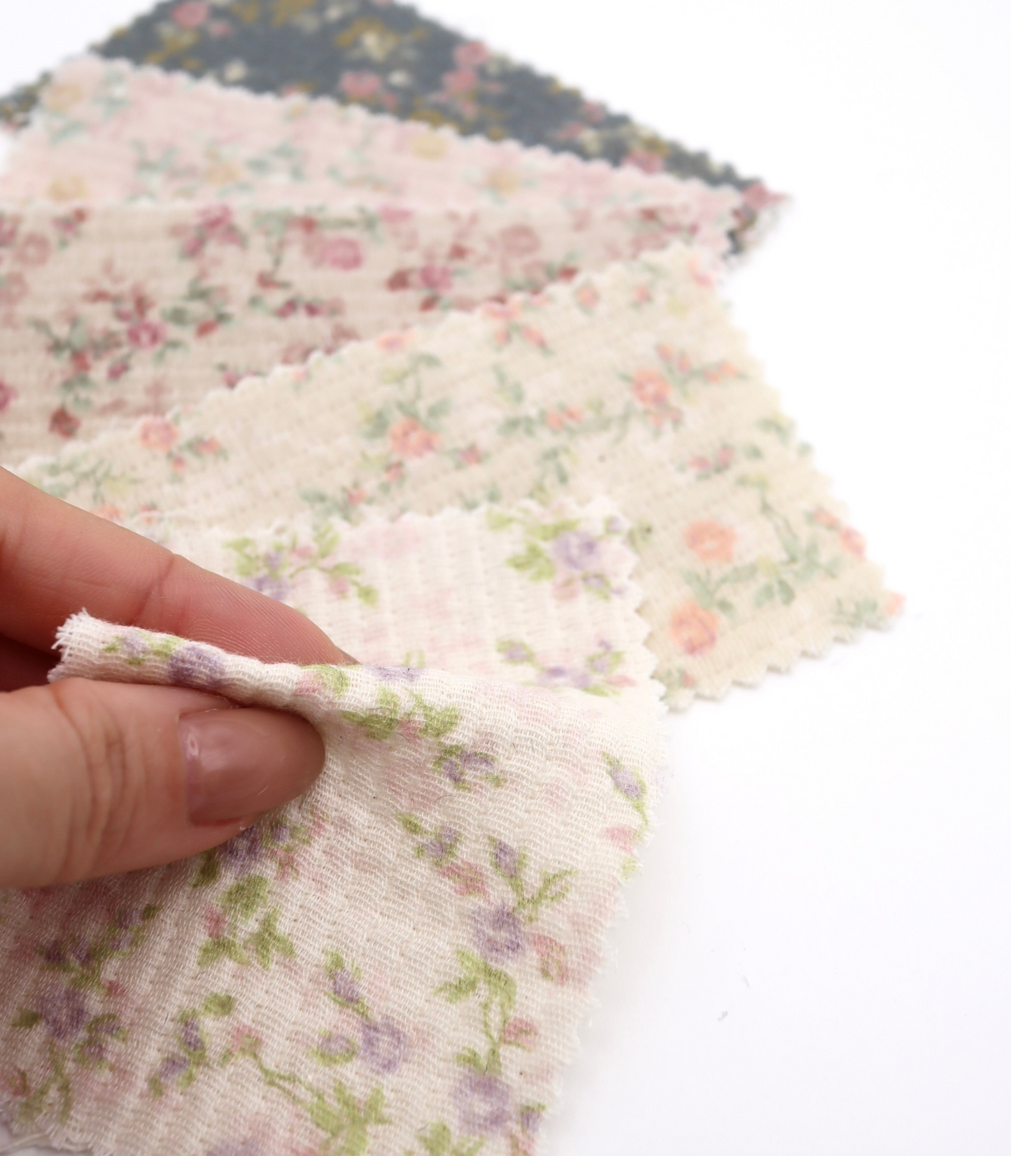 【25SS-264】小花柄プリント細キルティングヌビ /0.5yあたり=~1110円