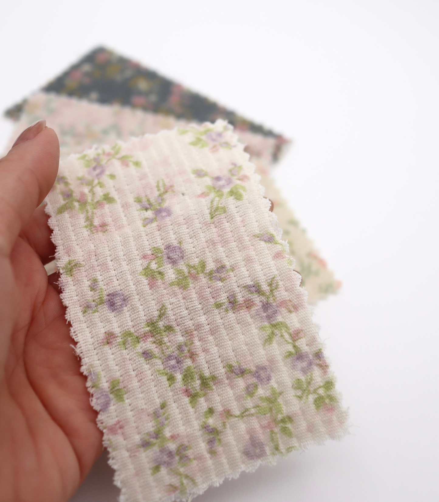 【25SS-264】小花柄プリント細キルティングヌビ /0.5yあたり=~1110円