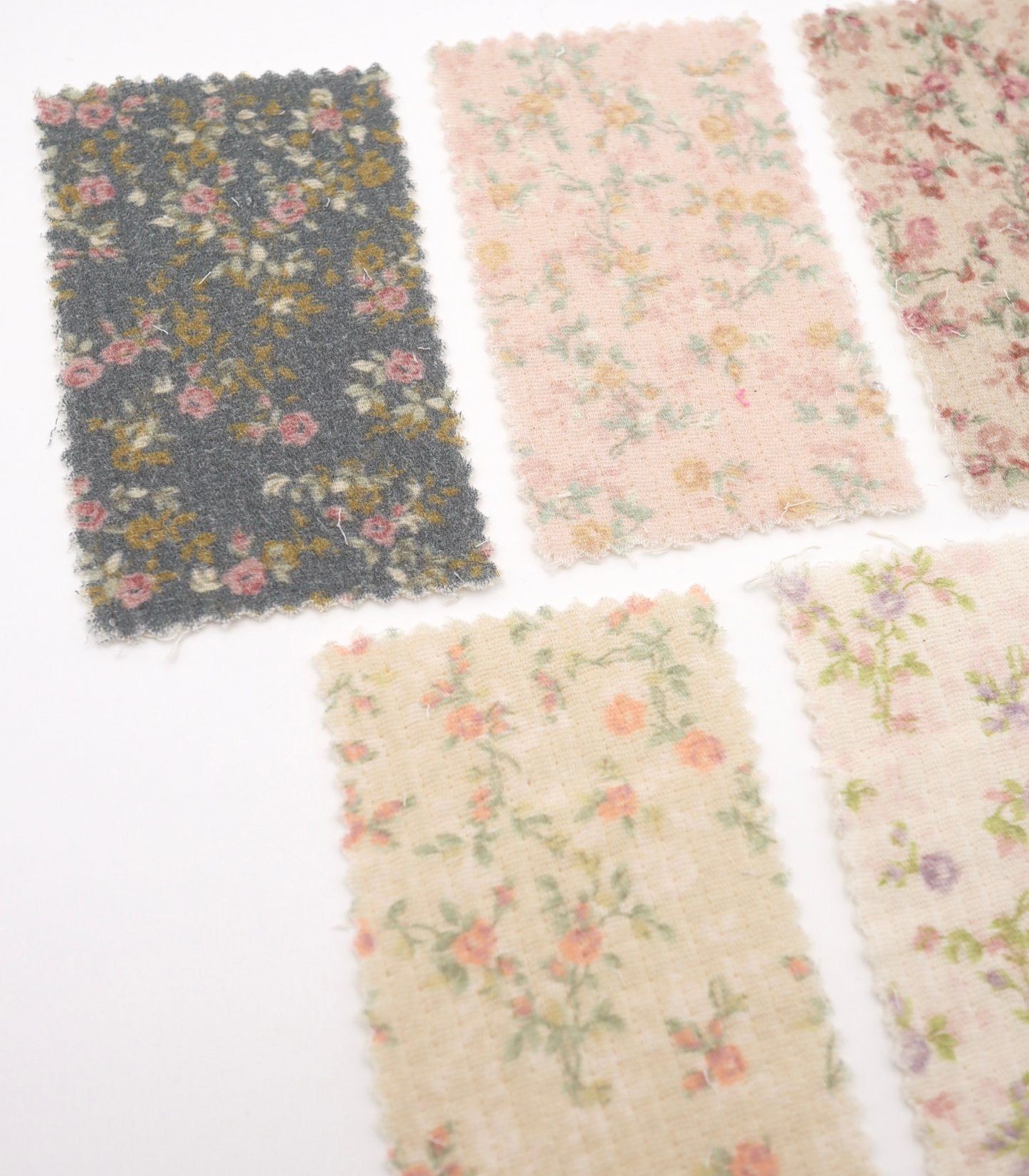 【25SS-264】小花柄プリント細キルティングヌビ /0.5yあたり=~1110円