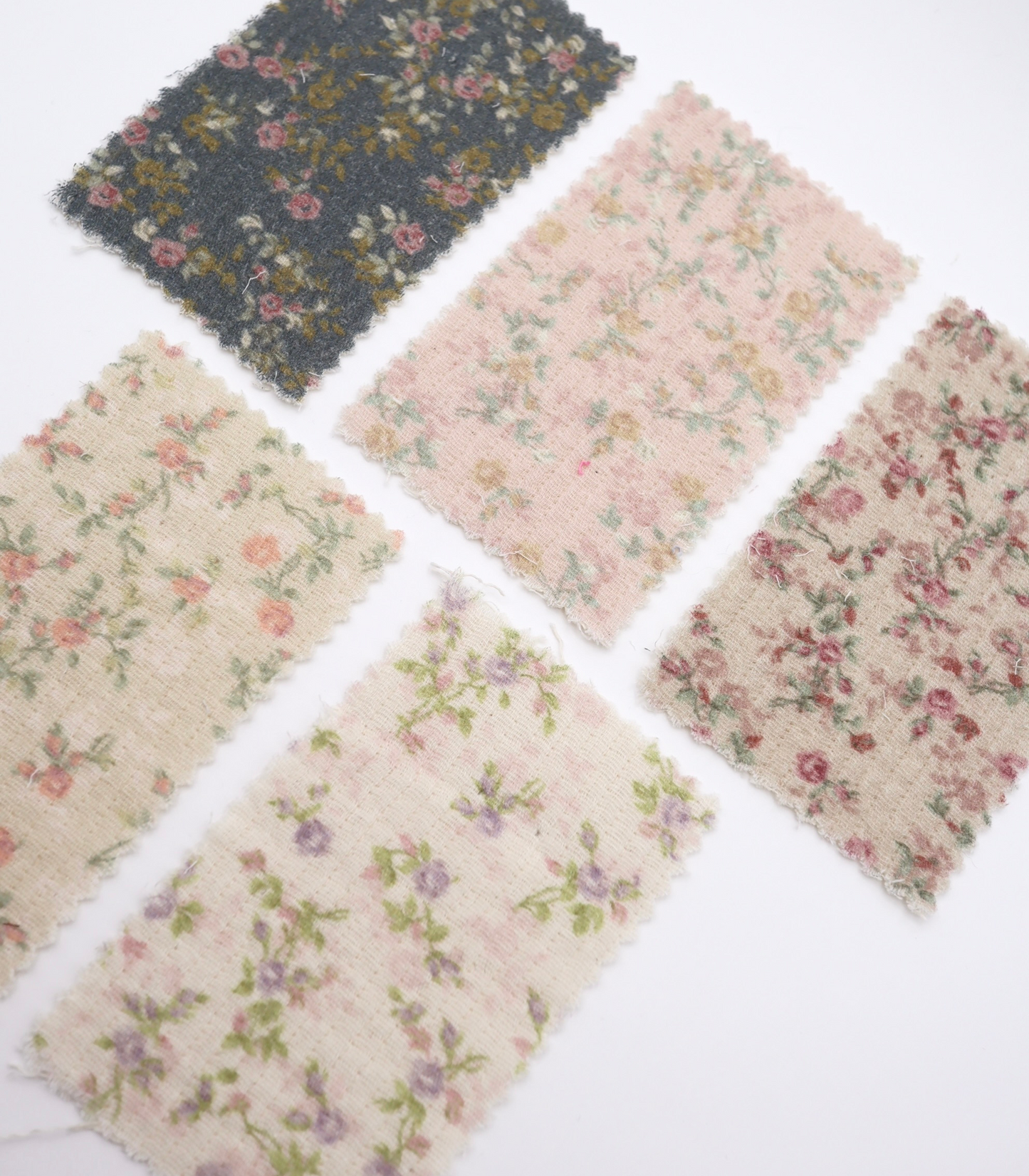 【25SS-264】小花柄プリント細キルティングヌビ /0.5yあたり=~1110円