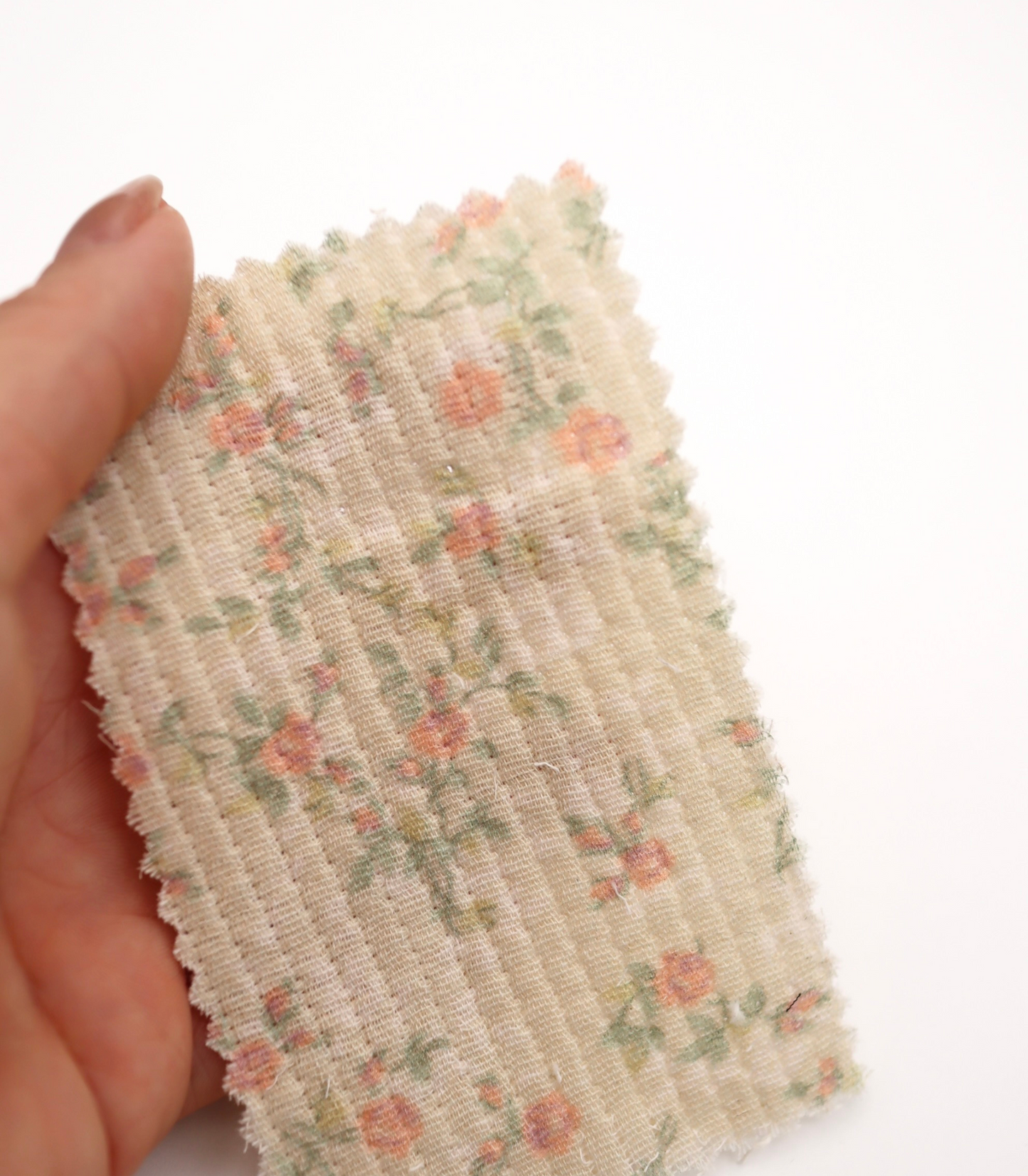 【25SS-264】小花柄プリント細キルティングヌビ /0.5yあたり=~1110円