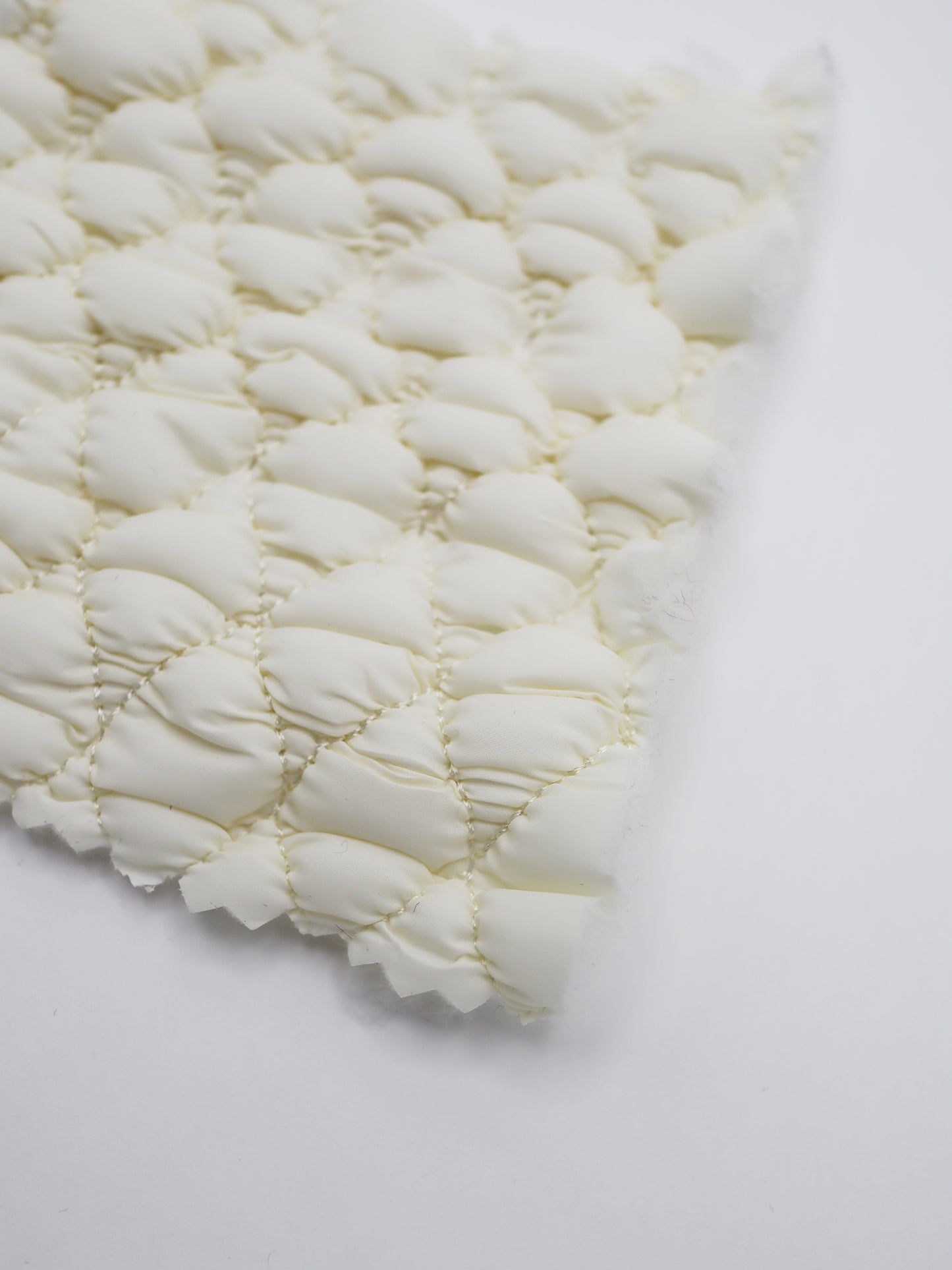 【25SS-081】ぽこぽこ格子ギャザーステッチキルティングパウダータッチタフタ /0.5yあたり = ~1290円
