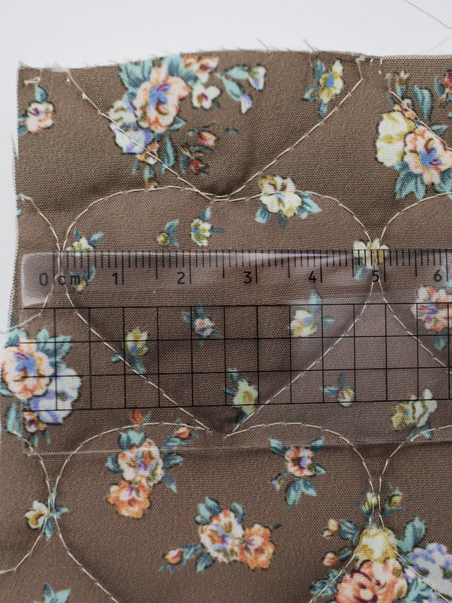 【25SS-096】ハート型キルティング小花柄タフタ /0.5yあたり = ~1155円