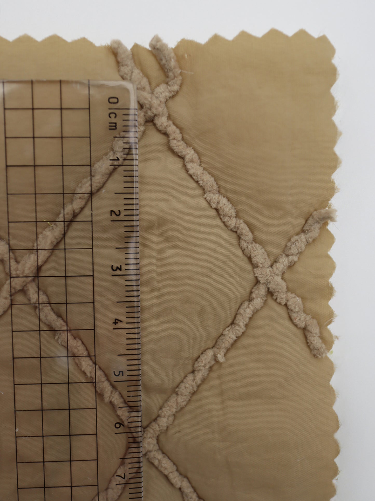 【25SS-092】ダイヤ柄コード刺繍キルティングマットタフタ /0.5yあたり = ~ 955円