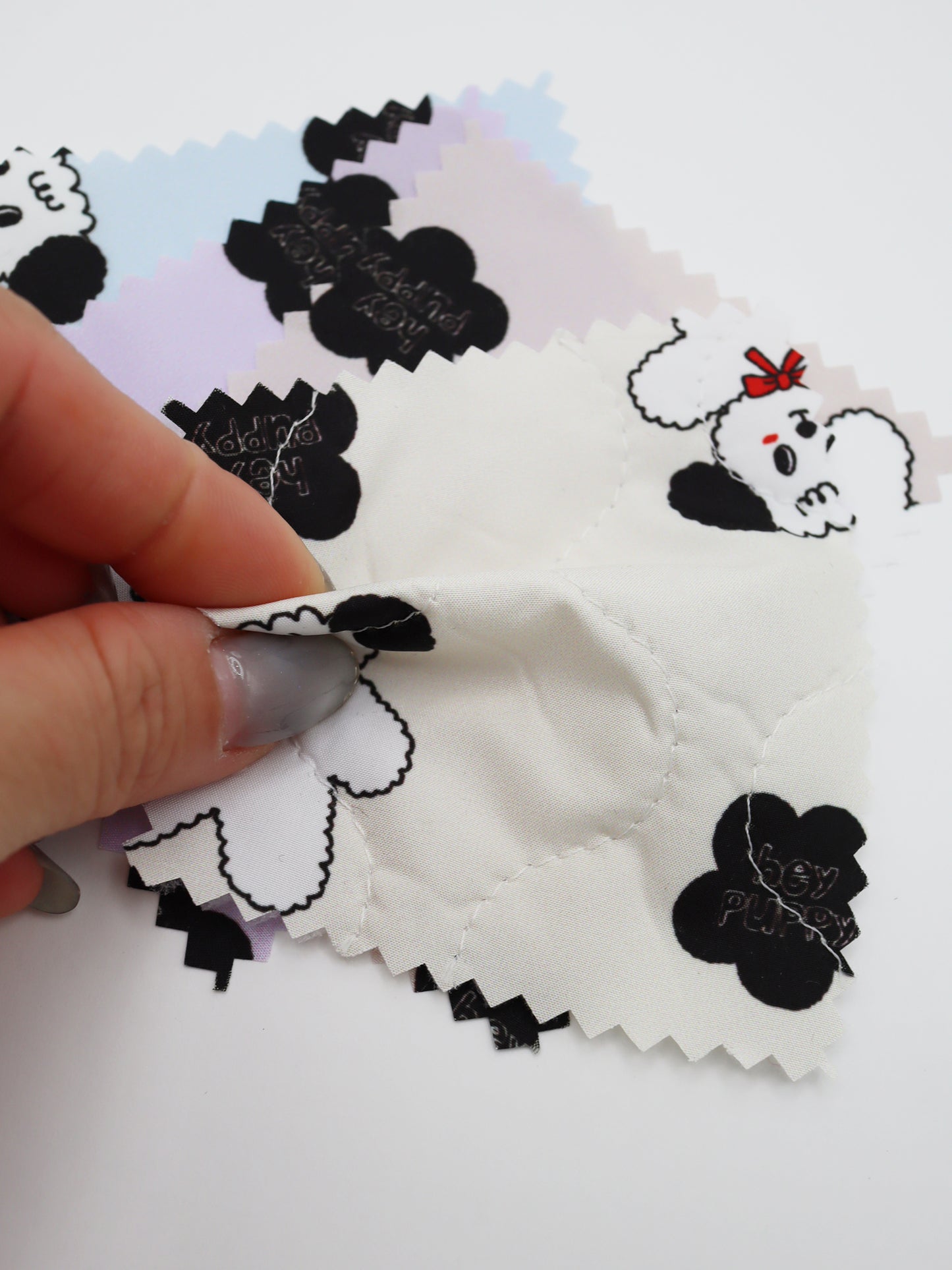 【25SS-089】よそ見ワンちゃんプリントキルティングタフタ /0.5yあたり = ~ 1105円