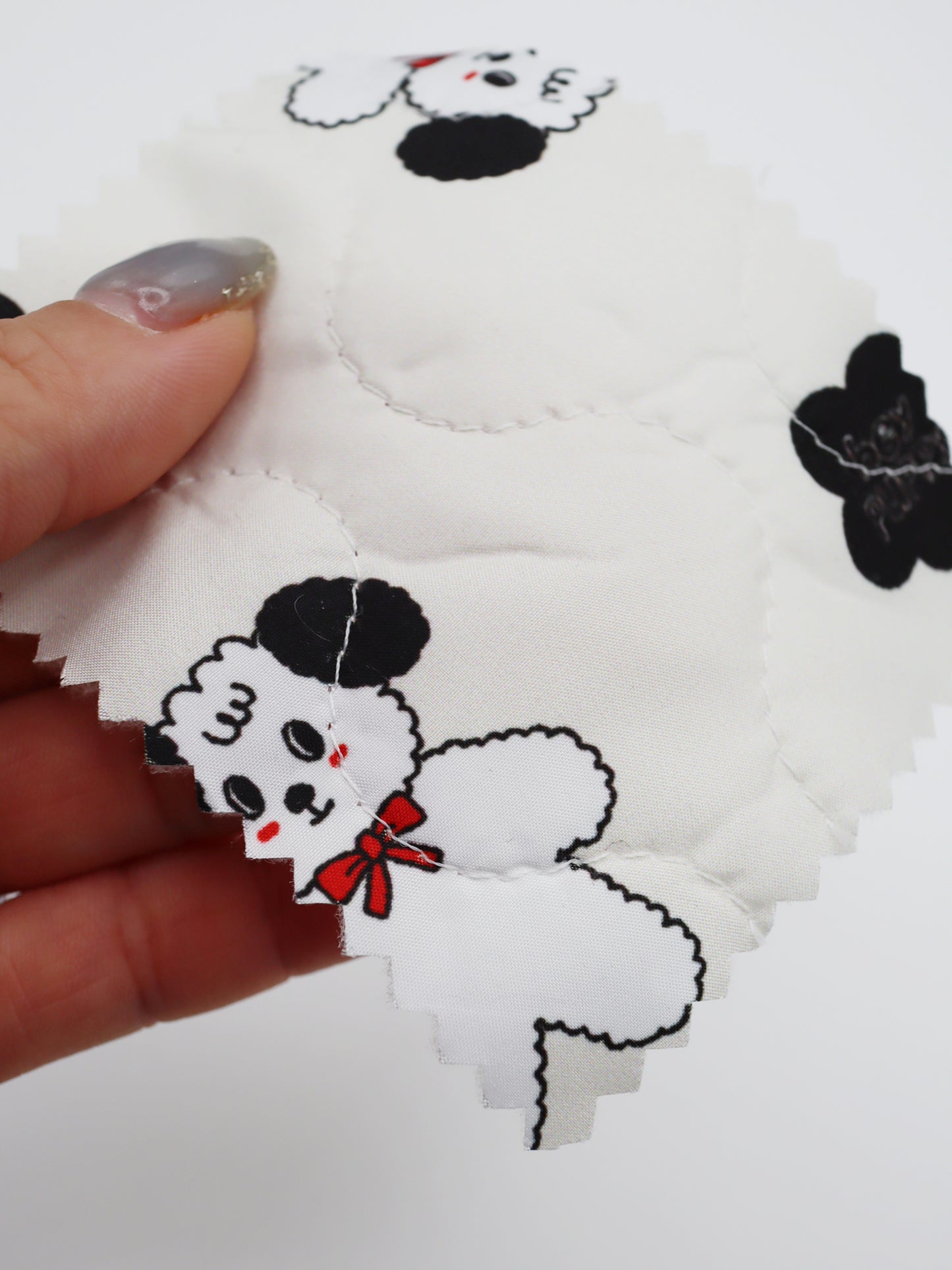 【25SS-089】よそ見ワンちゃんプリントキルティングタフタ /0.5yあたり = ~ 1105円