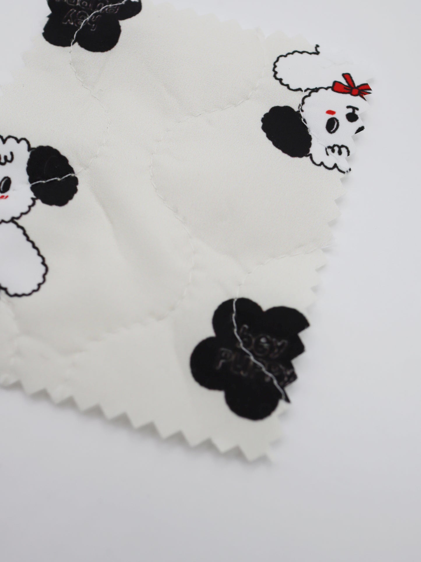 【25SS-089】よそ見ワンちゃんプリントキルティングタフタ /0.5yあたり = ~ 1105円
