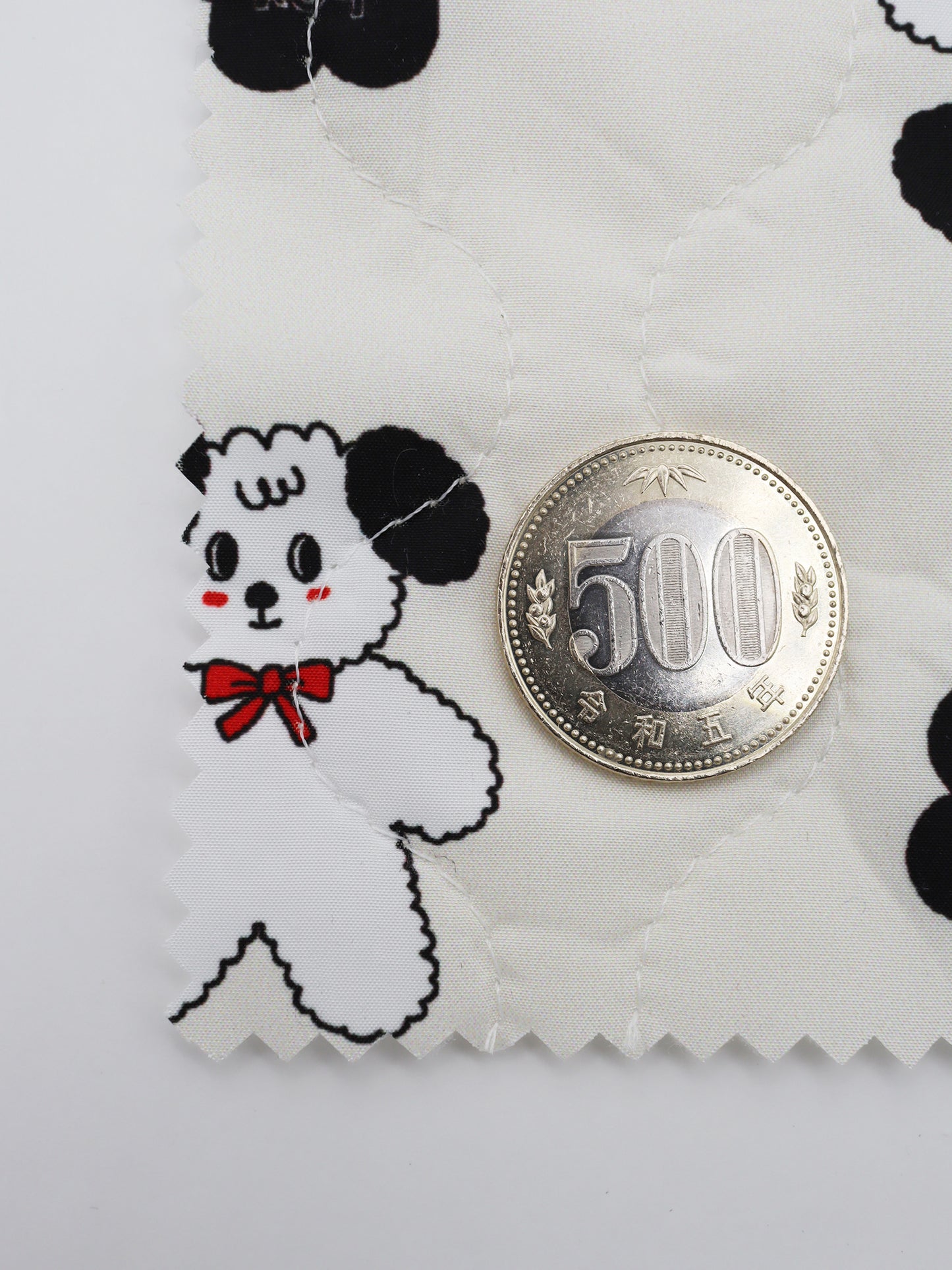 【25SS-089】よそ見ワンちゃんプリントキルティングタフタ /0.5yあたり = ~ 1105円