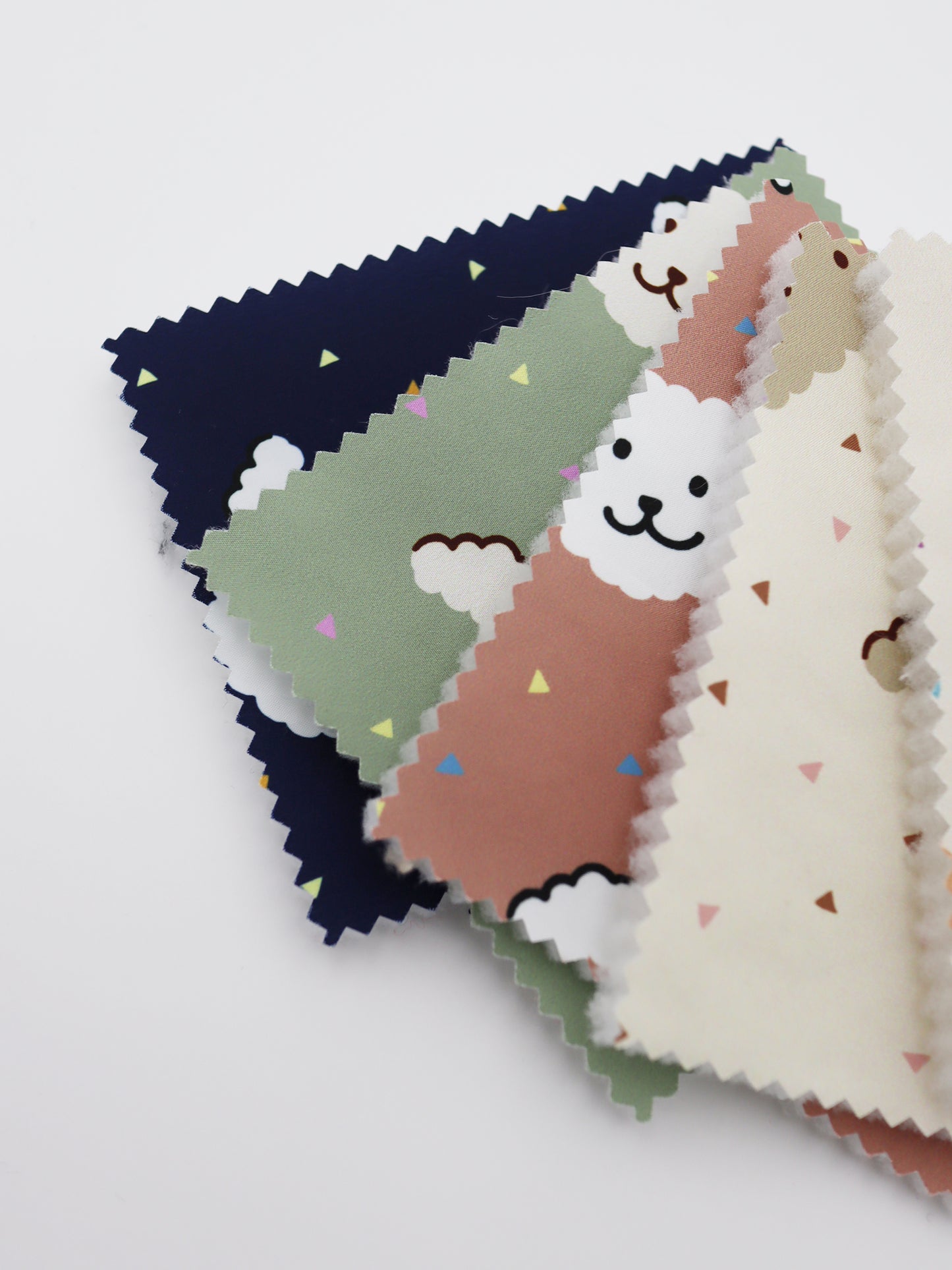 【25SS-085】ごきげんワンちゃんプリント中綿接着タフタ /0.5yあたり = ~1195円