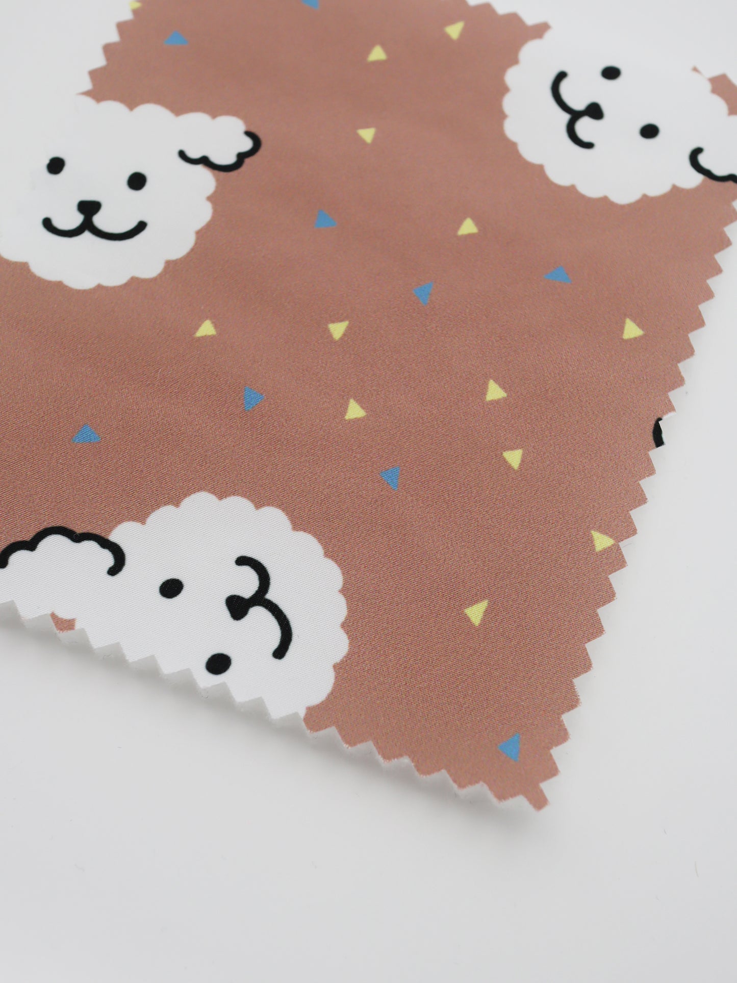 【25SS-085】ごきげんワンちゃんプリント中綿接着タフタ /0.5yあたり = ~1195円