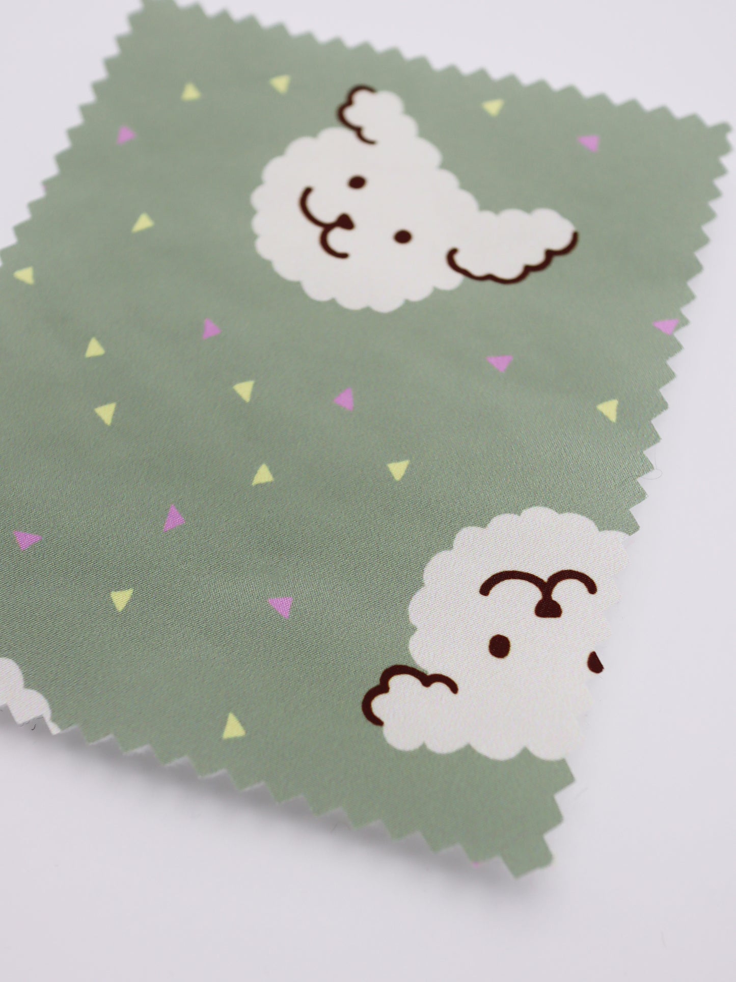 【25SS-085】ごきげんワンちゃんプリント中綿接着タフタ /0.5yあたり = ~1195円