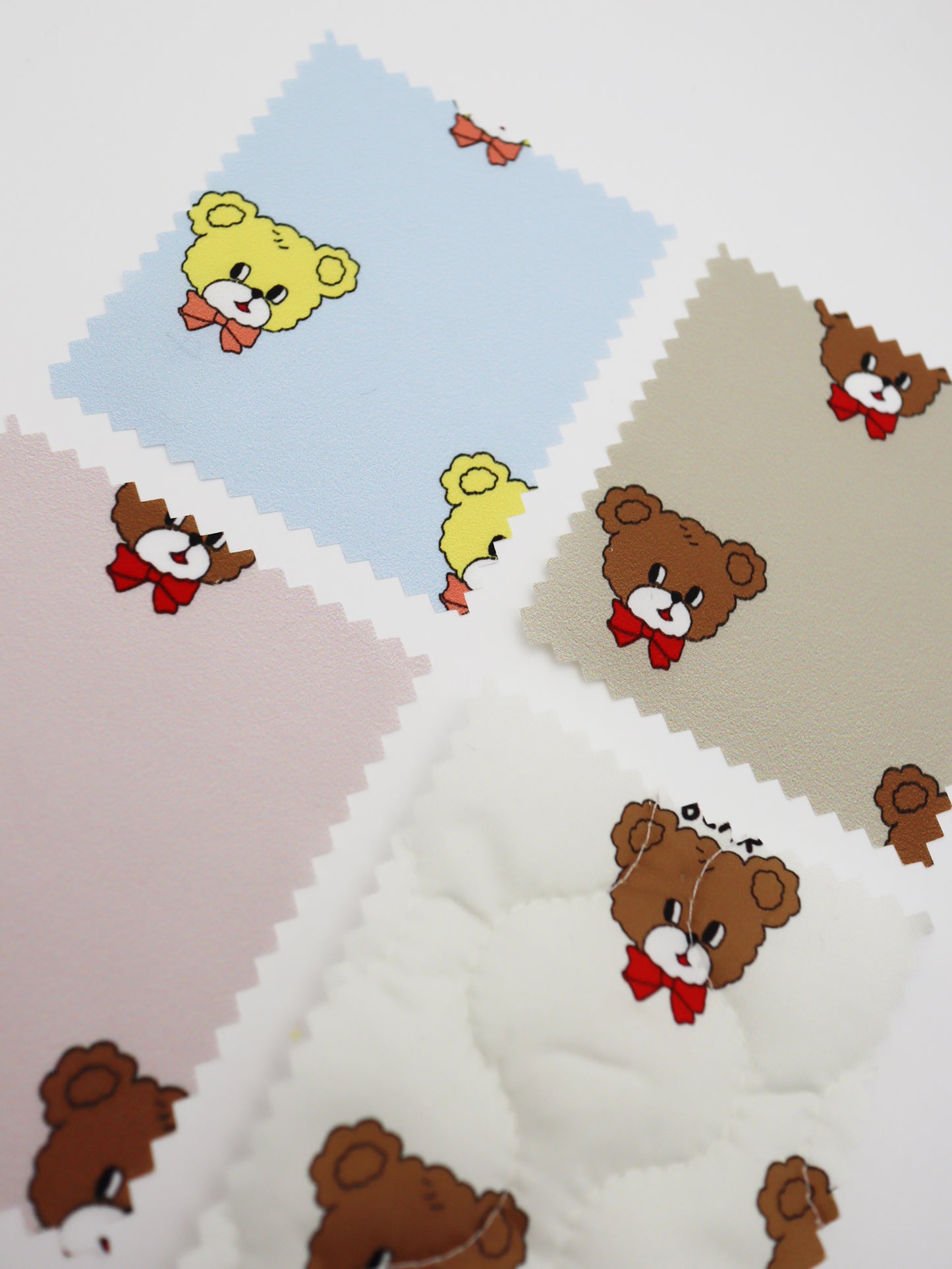 【25SS-086】よそ見くまさんプリントキルティングタフタ /0.5yあたり = ~1105円