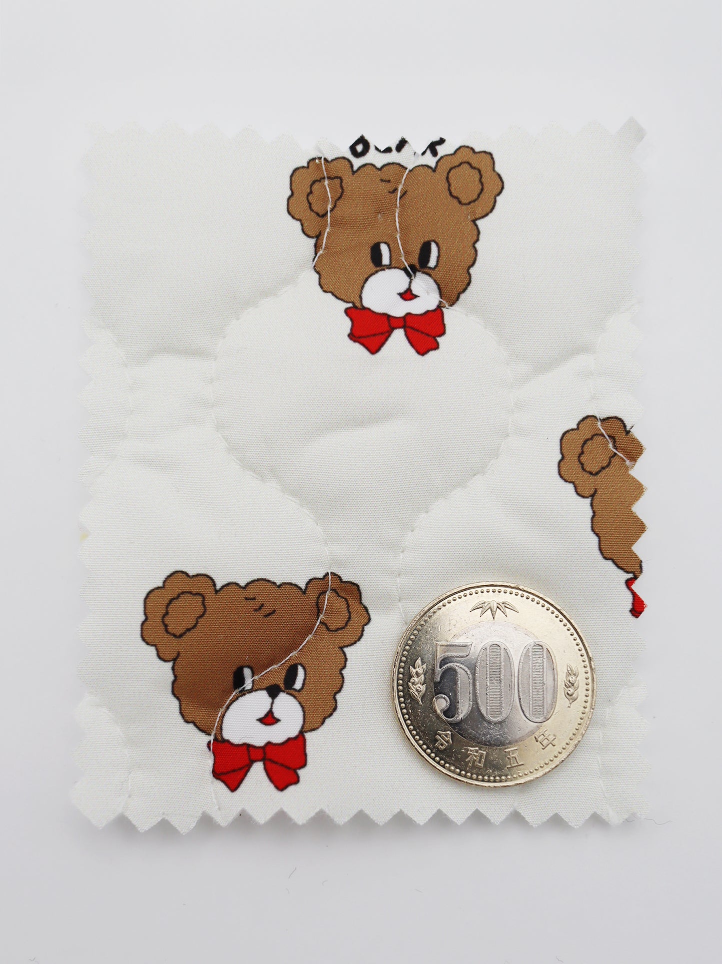 【25SS-086】よそ見くまさんプリントキルティングタフタ /0.5yあたり = ~1105円