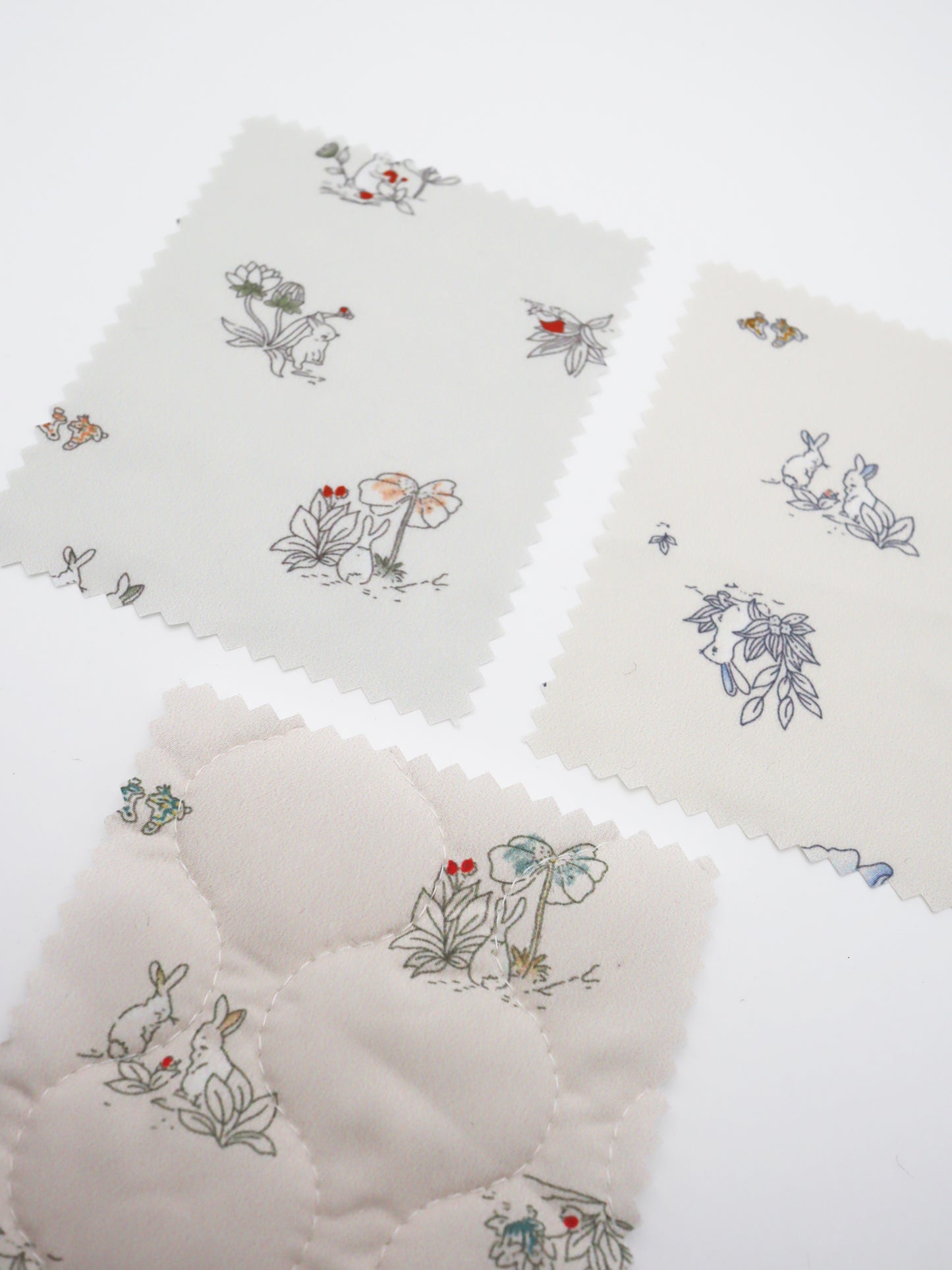 【25SS-102】ウサギさんプリントキルティングタフタ /0.5yあたり = ~ 1070円