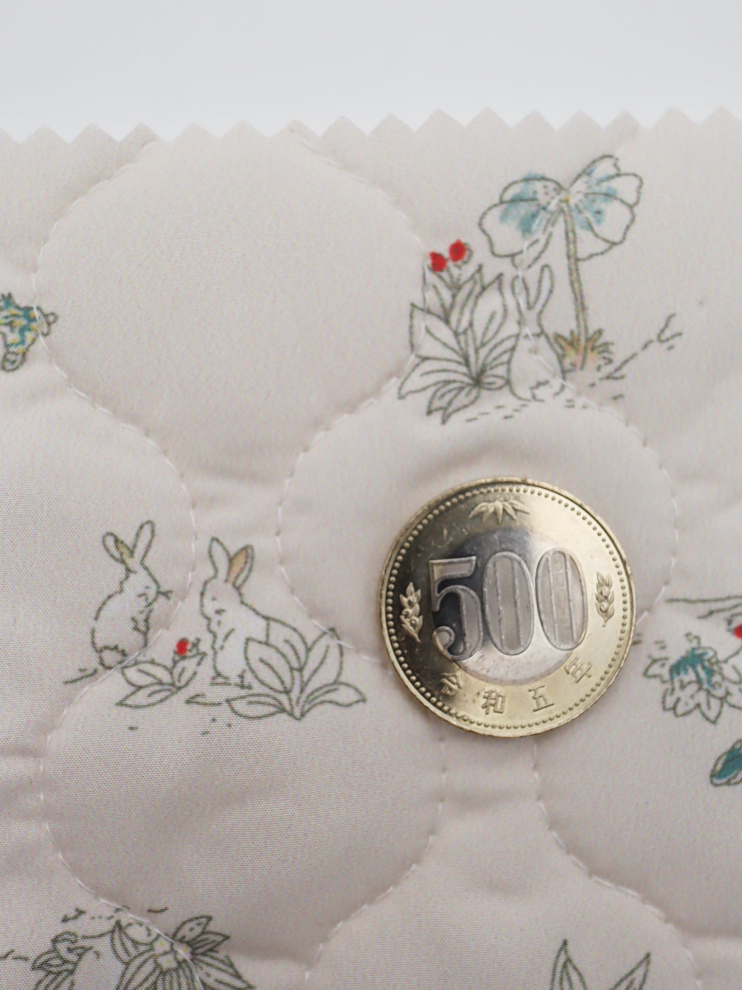 【25SS-102】ウサギさんプリントキルティングタフタ /0.5yあたり = ~ 1070円