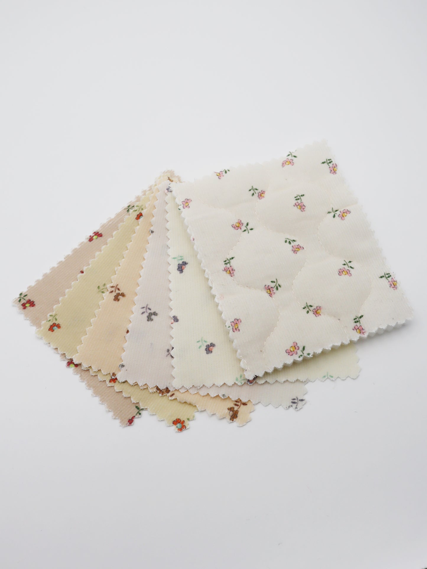 【25SS-099】小花プリントキルティングコーデュロイ /0.5yあたり = ~1320円