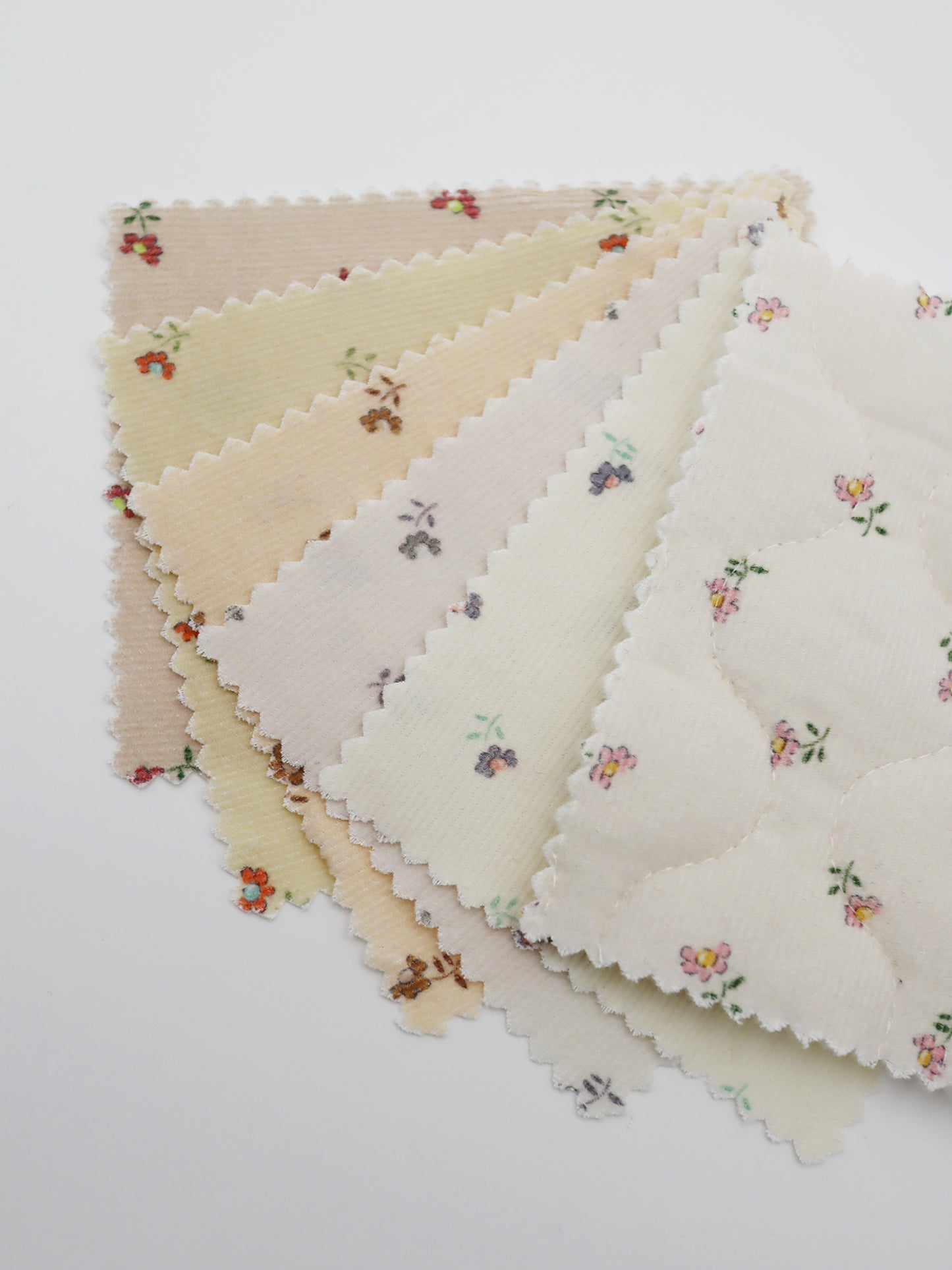 【25SS-099】小花プリントキルティングコーデュロイ /0.5yあたり = ~1320円