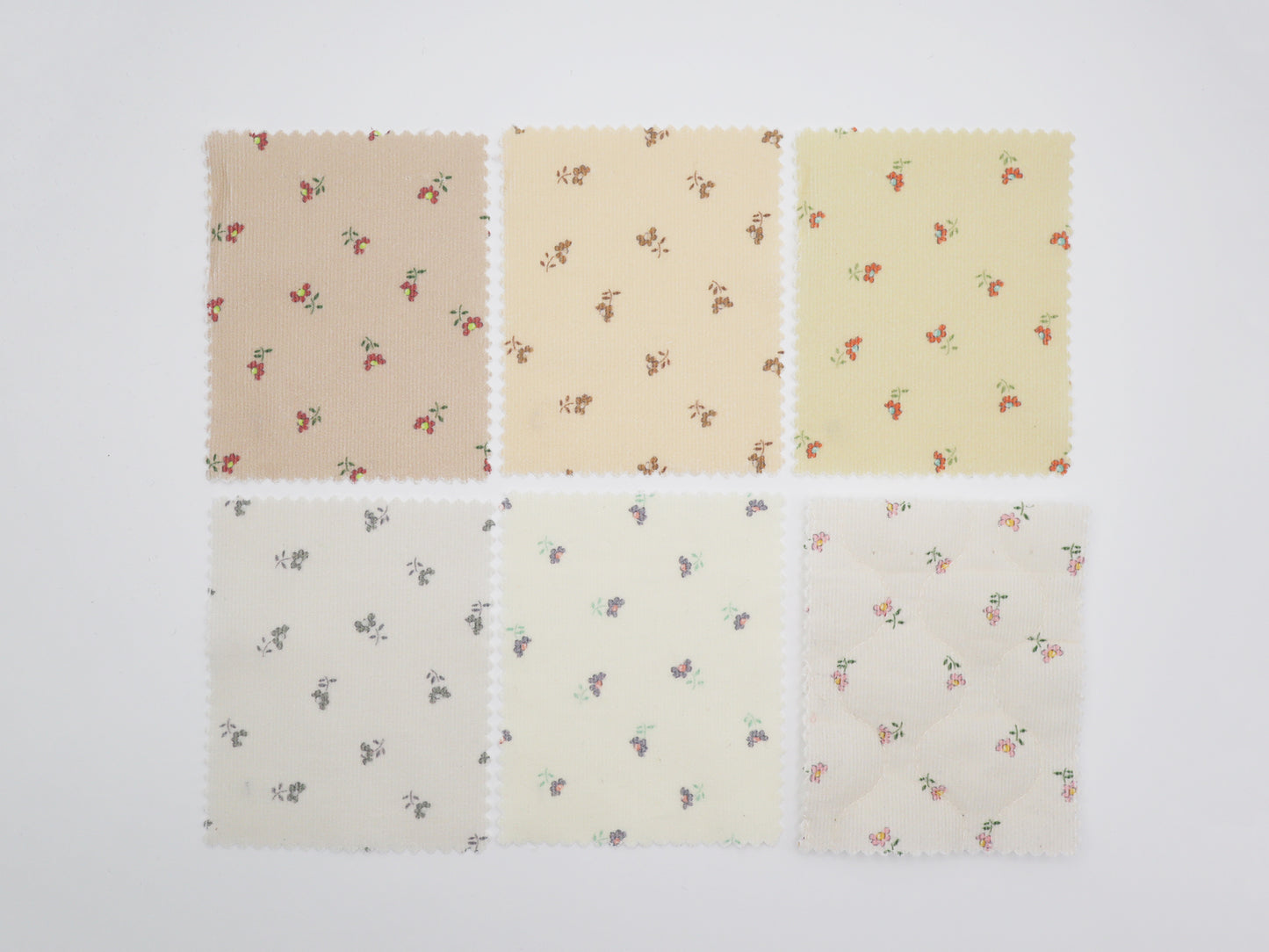 【25SS-099】小花プリントキルティングコーデュロイ /0.5yあたり = ~1320円