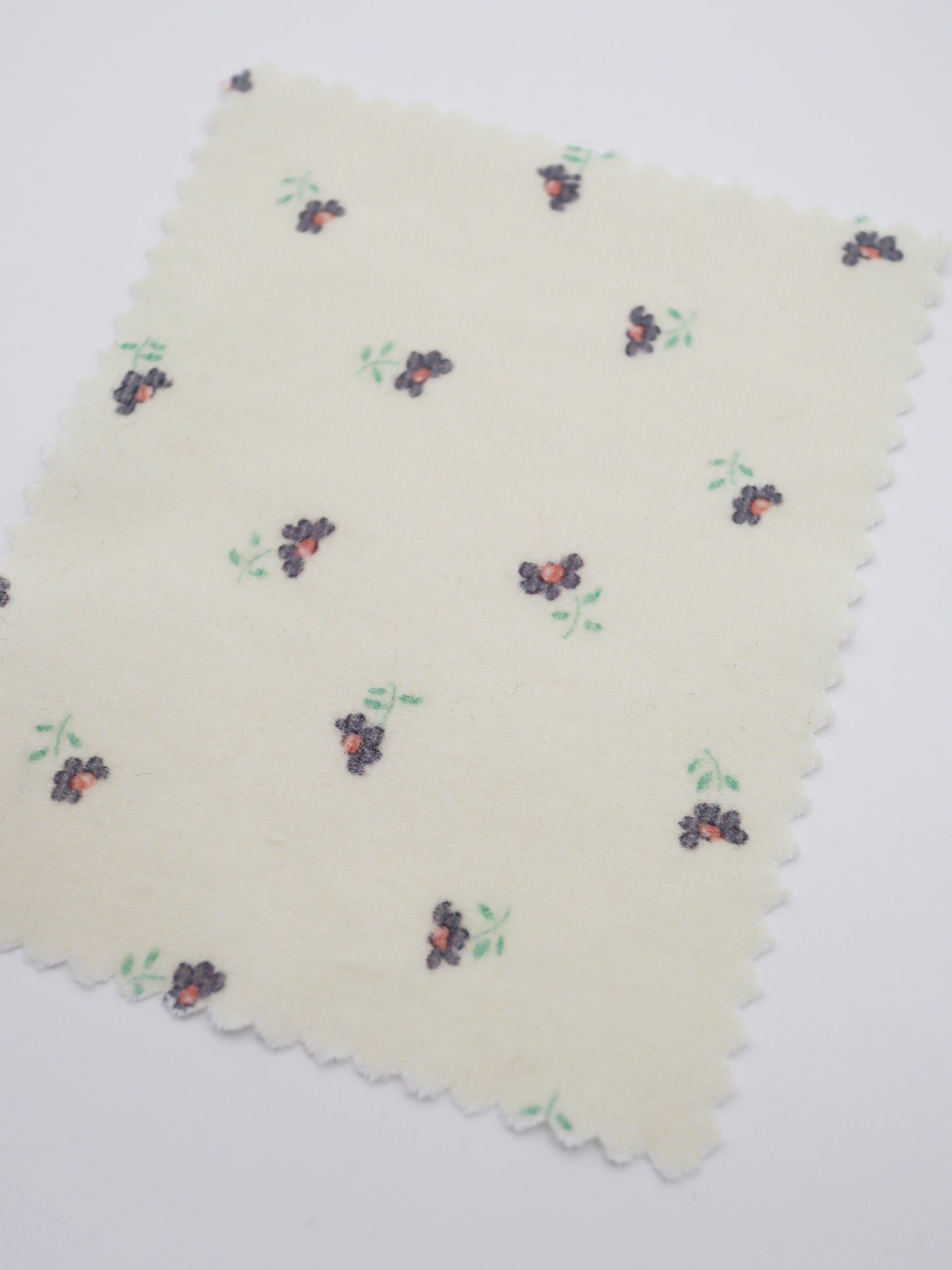 【25SS-099】小花プリントキルティングコーデュロイ /0.5yあたり = ~1320円