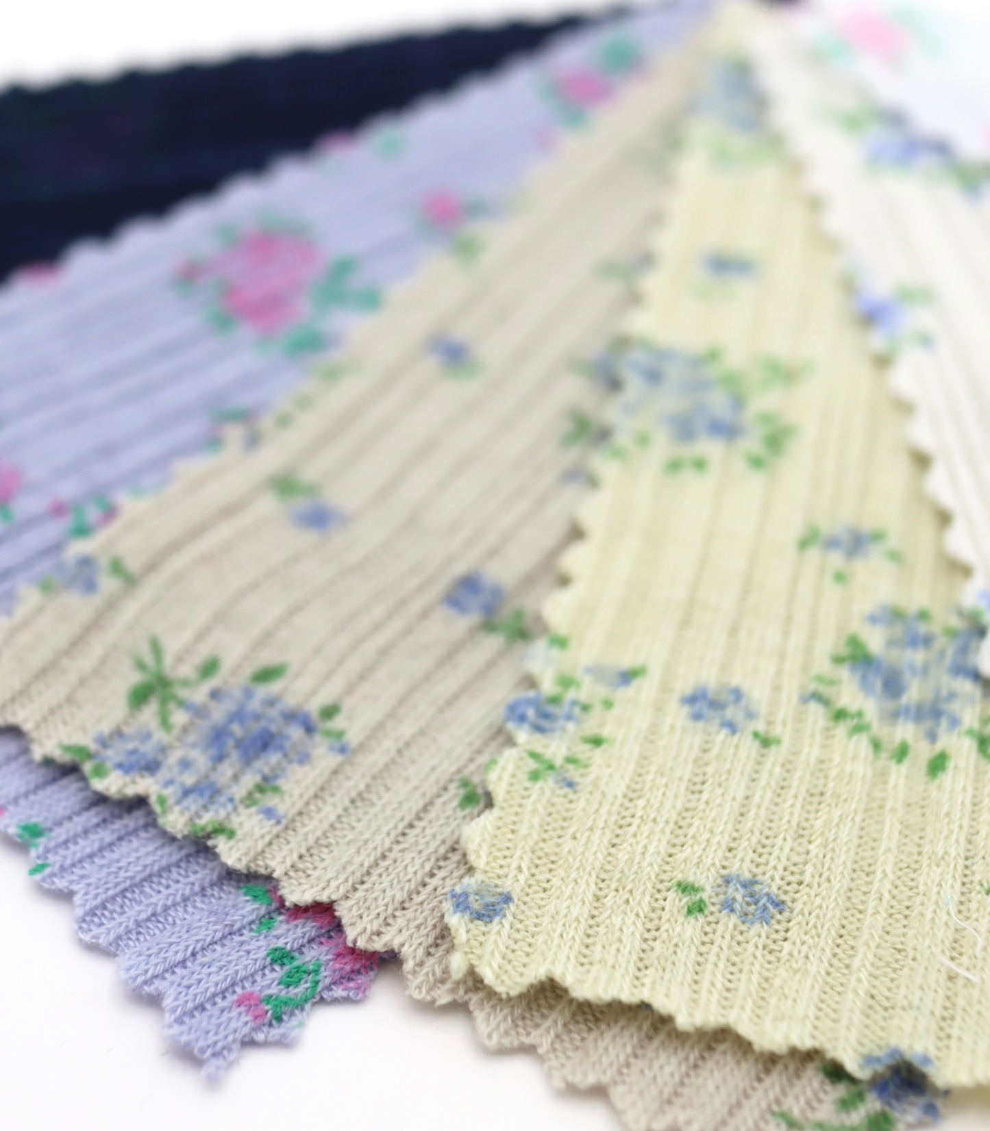 【25SS-197】小花柄プリントランダムテレコ /0.5yあたり=~820円