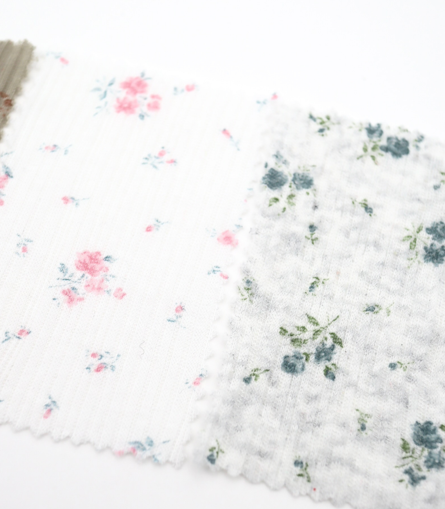 【25SS-195】小花柄プリントランダムテレコ /0.5yあたり=~670円