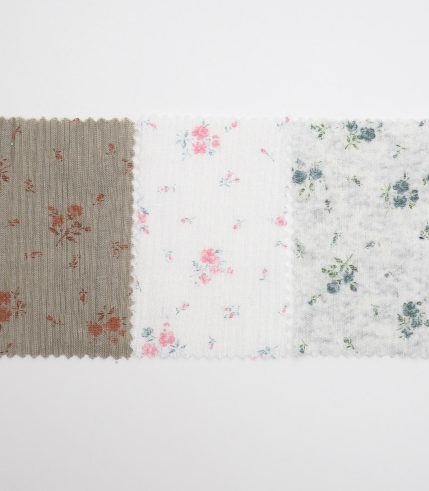 【25SS-195】小花柄プリントランダムテレコ /0.5yあたり=~670円