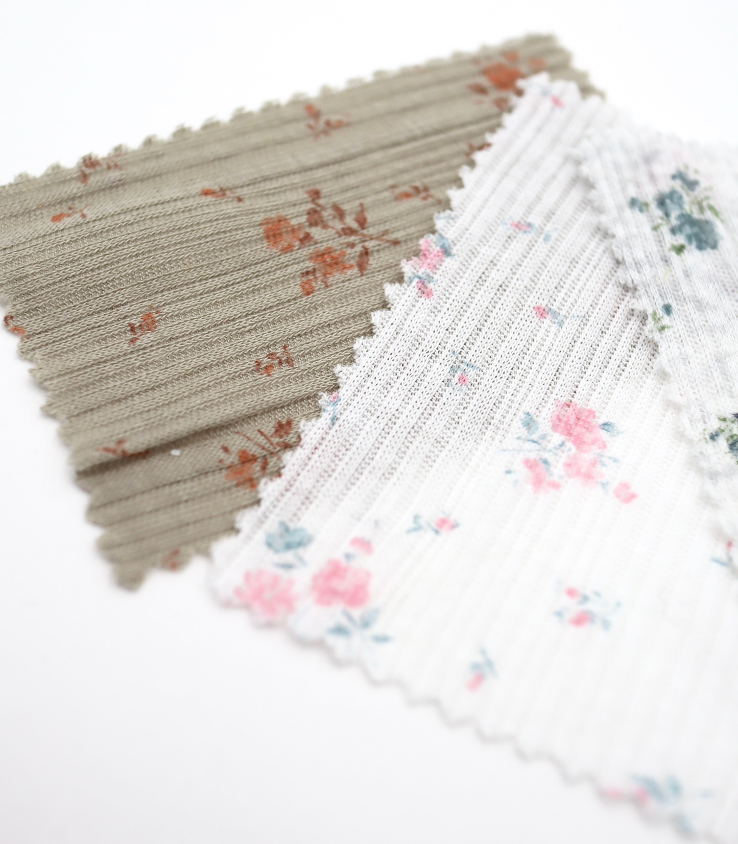 【25SS-195】小花柄プリントランダムテレコ /0.5yあたり=~670円