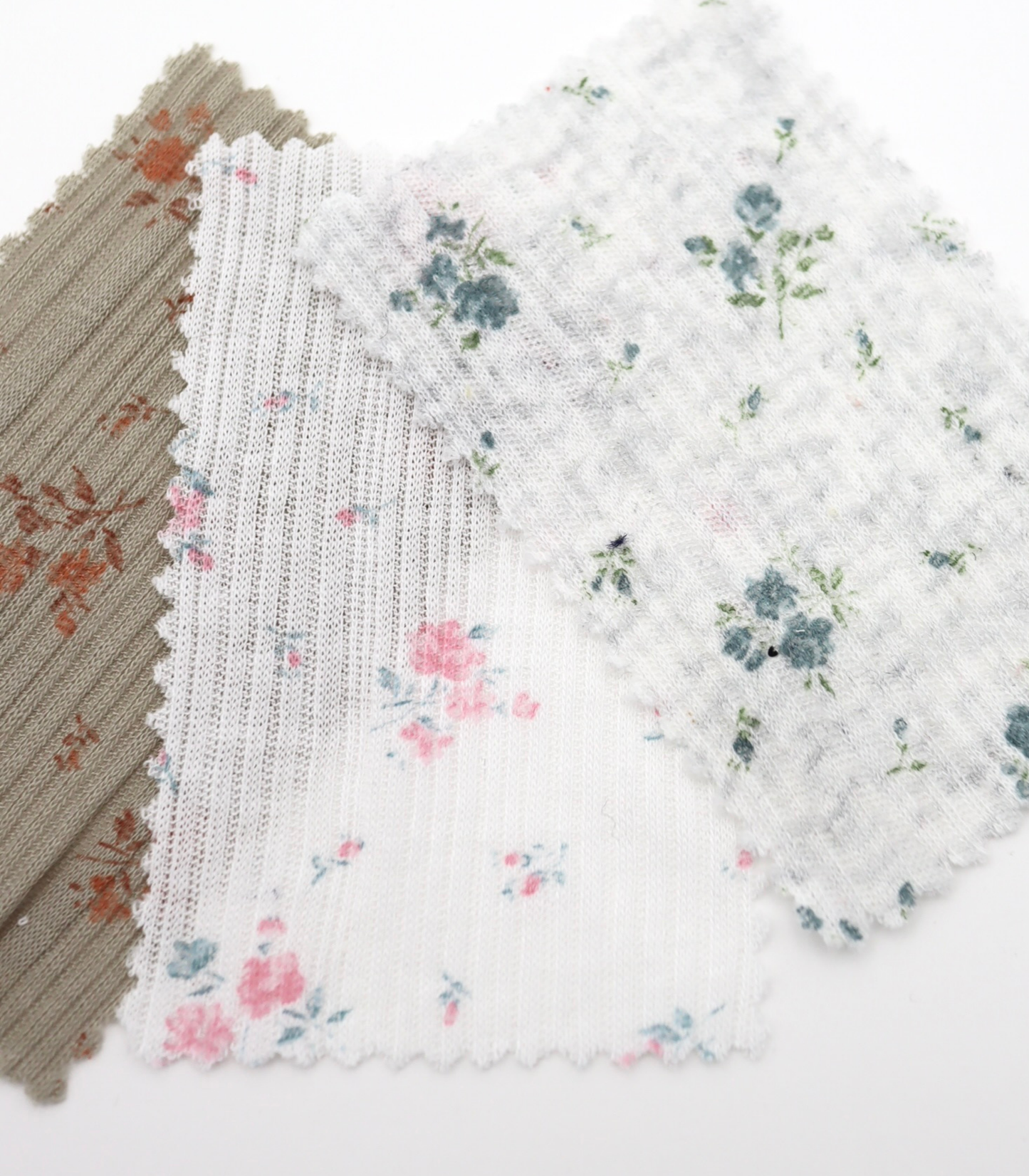 【25SS-195】小花柄プリントランダムテレコ /0.5yあたり=~670円