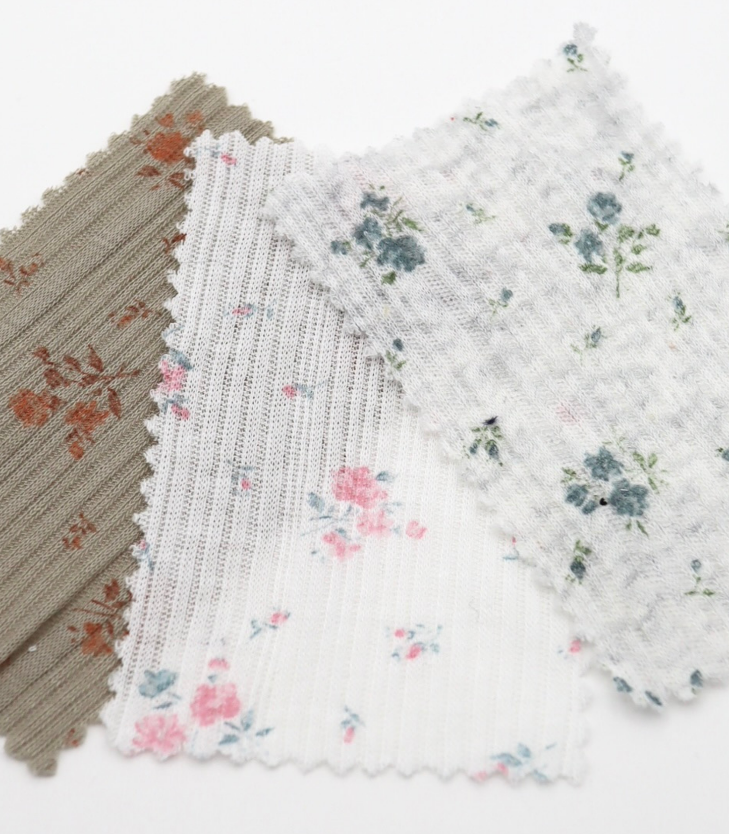 【25SS-195】小花柄プリントランダムテレコ /0.5yあたり=~670円