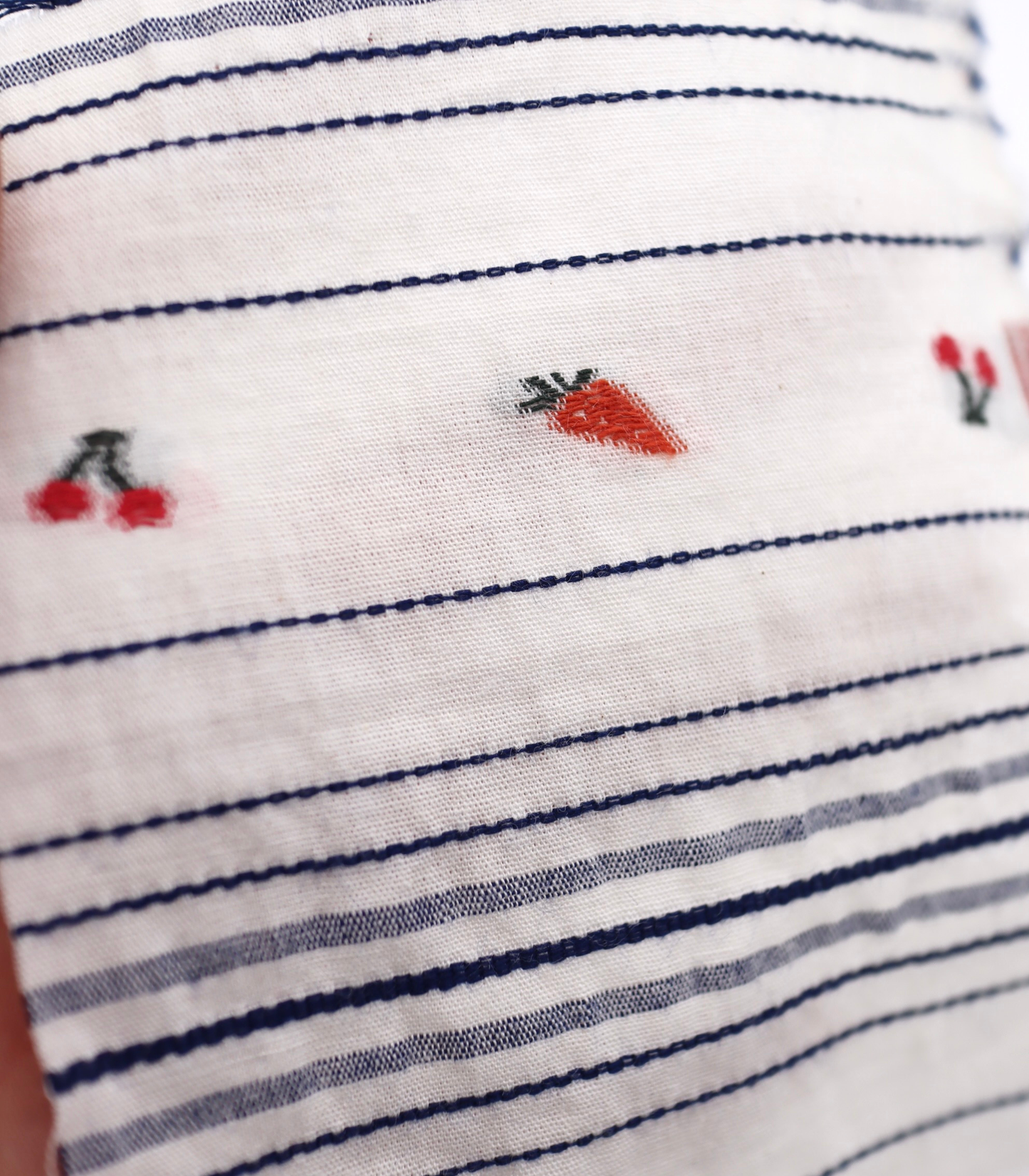 【25SS-444】サクランボ×イチゴ×ボーダー綿ローンジャガード /0.5yあたり=~890円