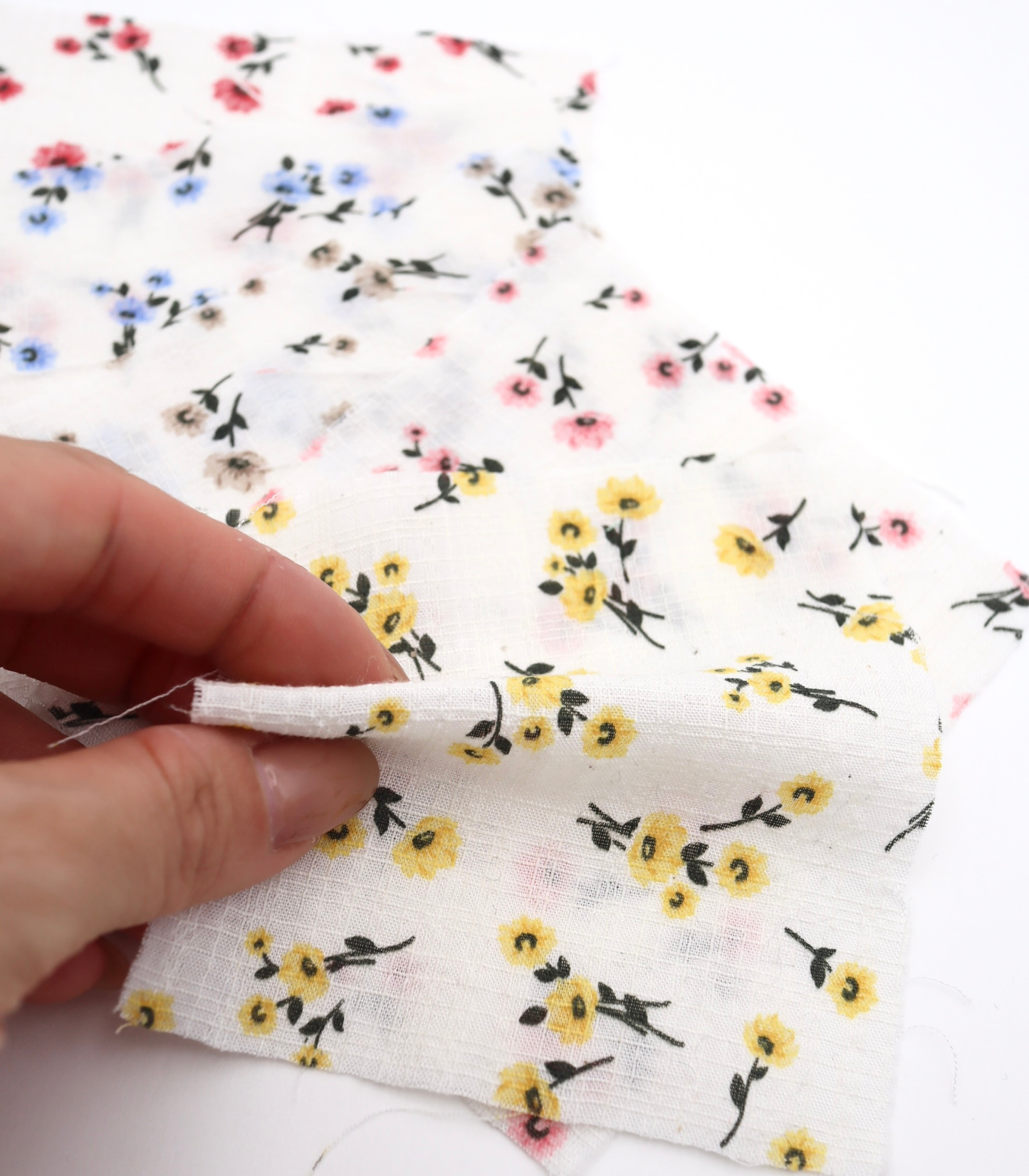 【25SS-438】小花柄プリントブッチャー /0.5yあたり=~630円