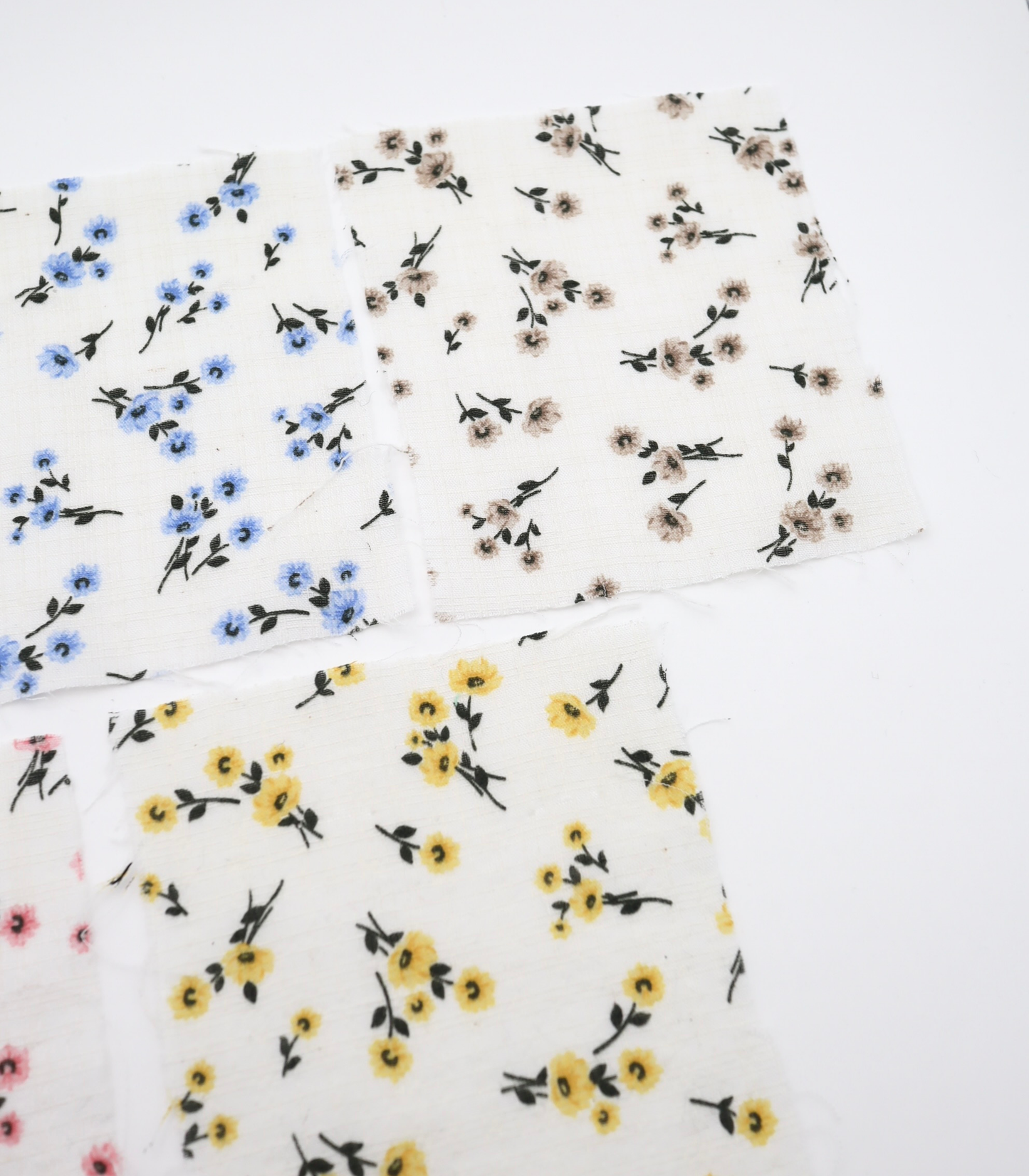 【25SS-438】小花柄プリントブッチャー /0.5yあたり=~630円