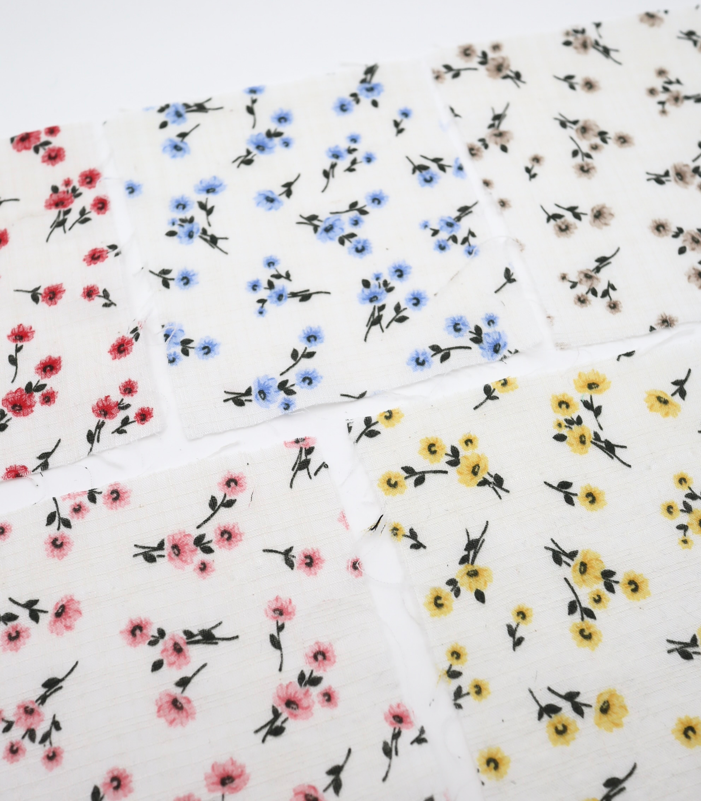 【25SS-438】小花柄プリントブッチャー /0.5yあたり=~630円