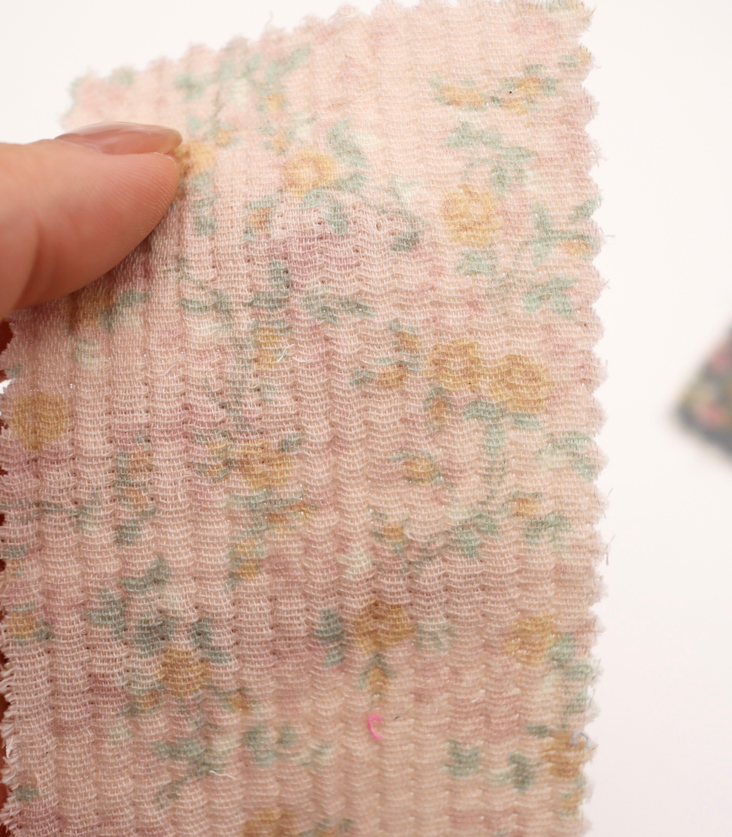 【25SS-264】小花柄プリント細キルティングヌビ /0.5yあたり=~1110円