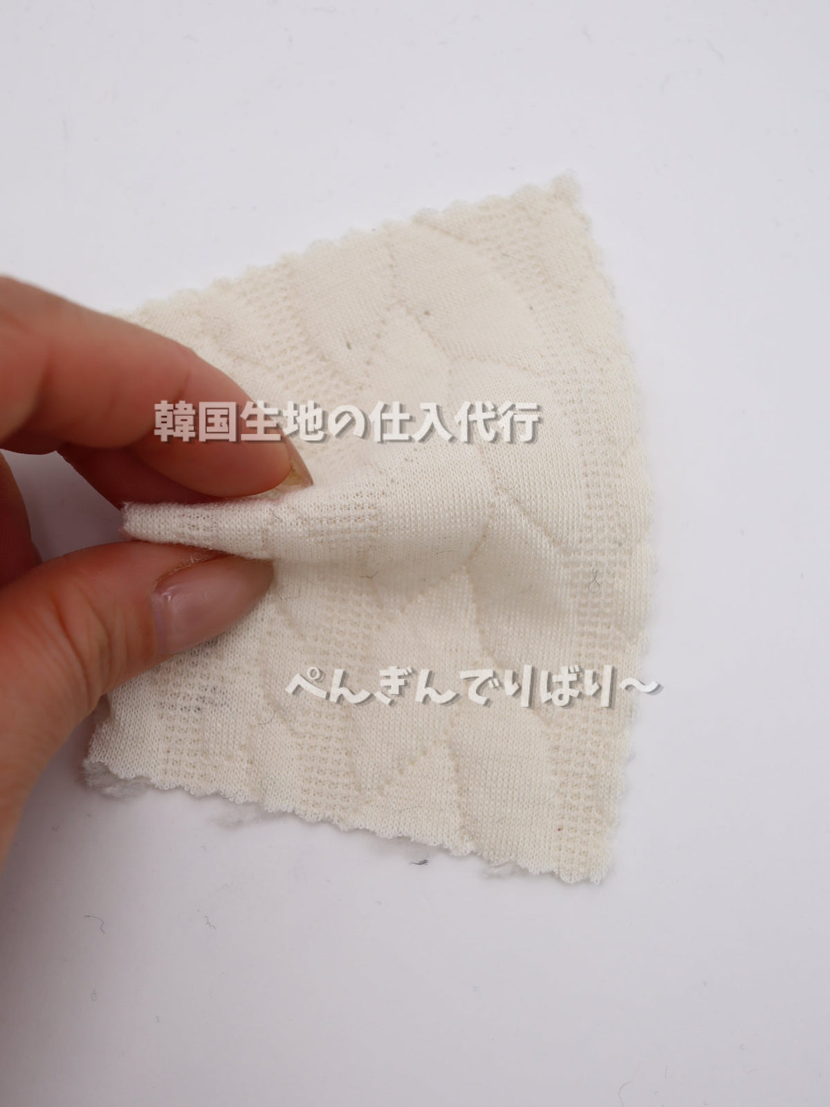 ケーブル編み柄・ふくれジャガード二重織ニット生地|【生地幅】約147センチ 【混率】ポリエステル95%ポリウレタン5%|ドッグウェア・プルオーバー・カーディガン・セットアップ向き 26SS-177