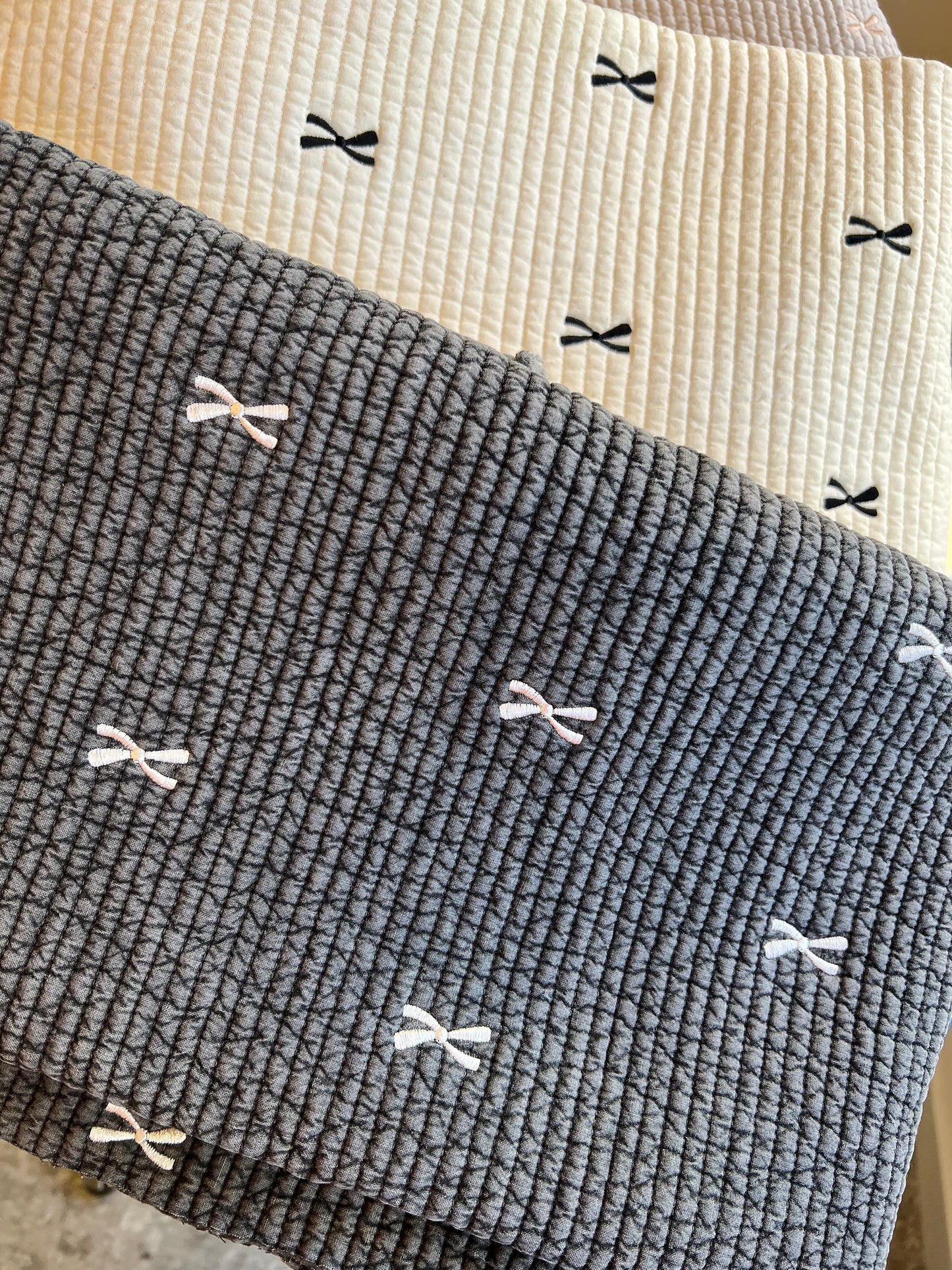 韓国キルティング生地リボン刺繍イブル チャコール