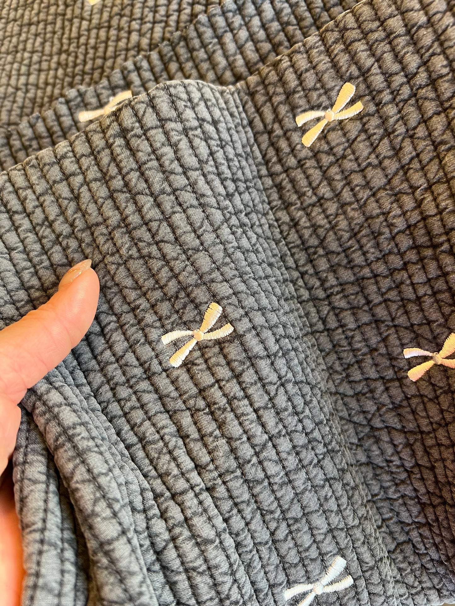 韓国キルティング生地リボン刺繍イブル グレー