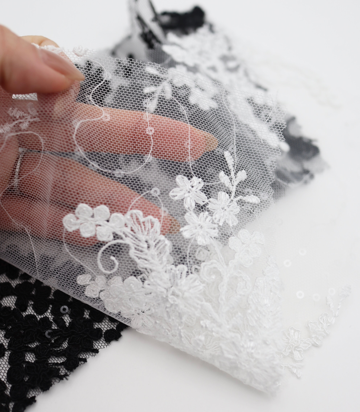 【25SS-389】スパンコール×フラワー刺繍スカラップ付きチュールレース /0.5yあたり=~1645円