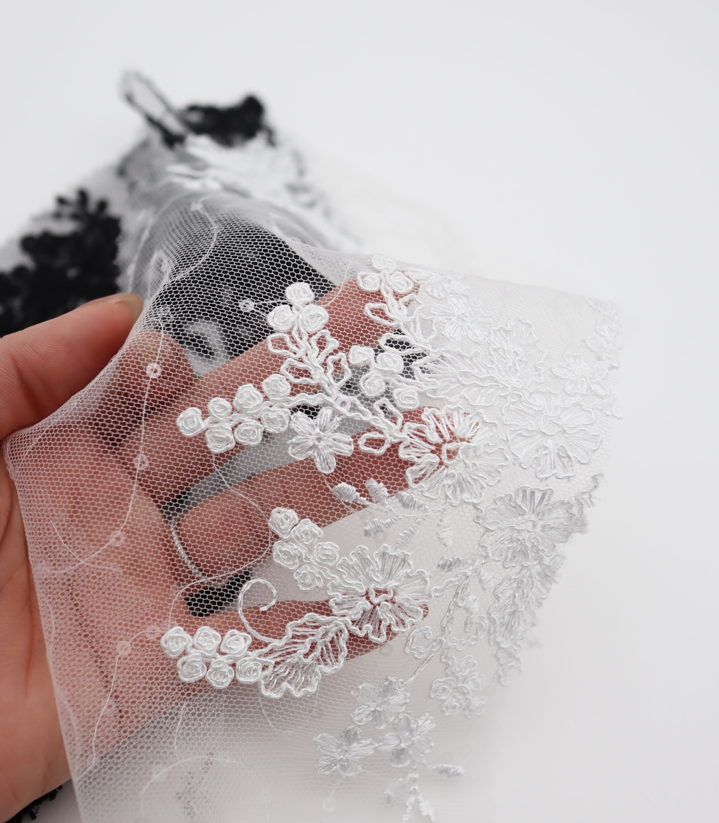 【25SS-389】スパンコール×フラワー刺繍スカラップ付きチュールレース /0.5yあたり=~1645円