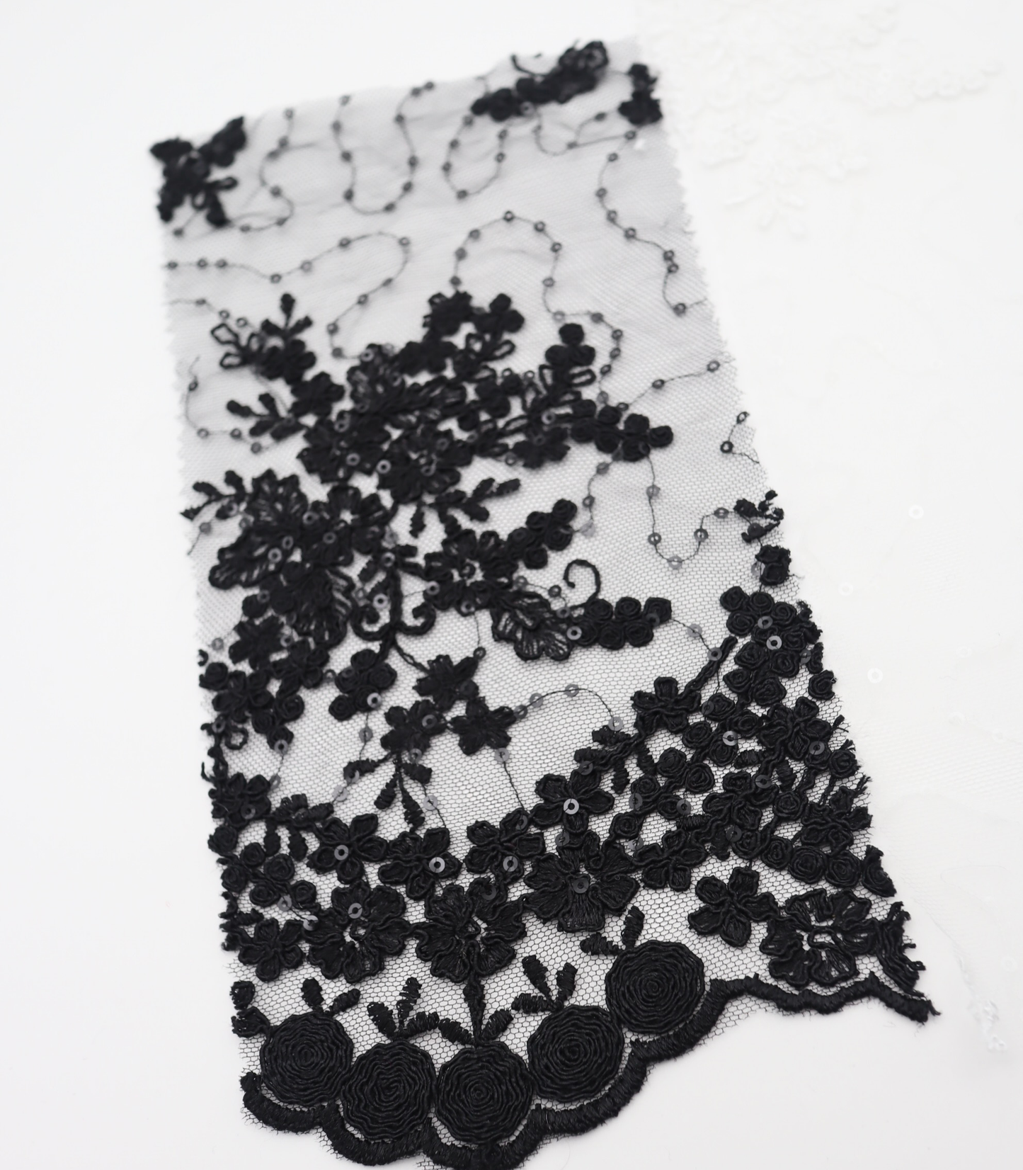 【25SS-389】スパンコール×フラワー刺繍スカラップ付きチュールレース /0.5yあたり=~1645円
