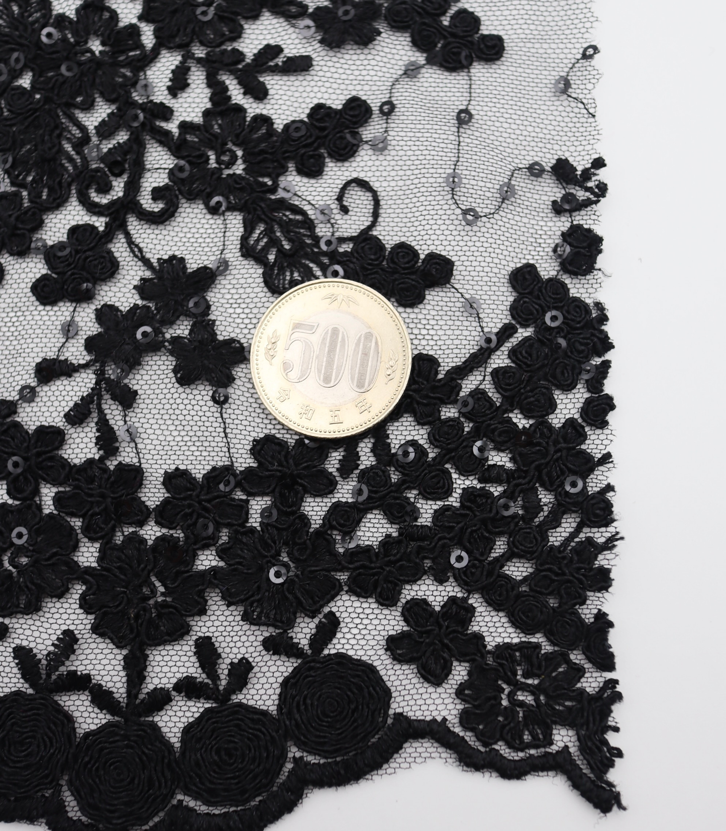 【25SS-389】スパンコール×フラワー刺繍スカラップ付きチュールレース /0.5yあたり=~1645円