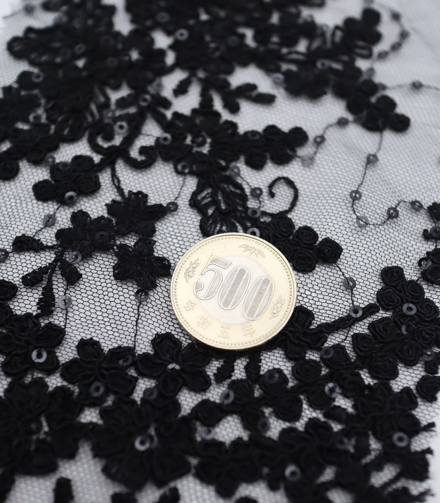 【25SS-389】スパンコール×フラワー刺繍スカラップ付きチュールレース /0.5yあたり=~1645円