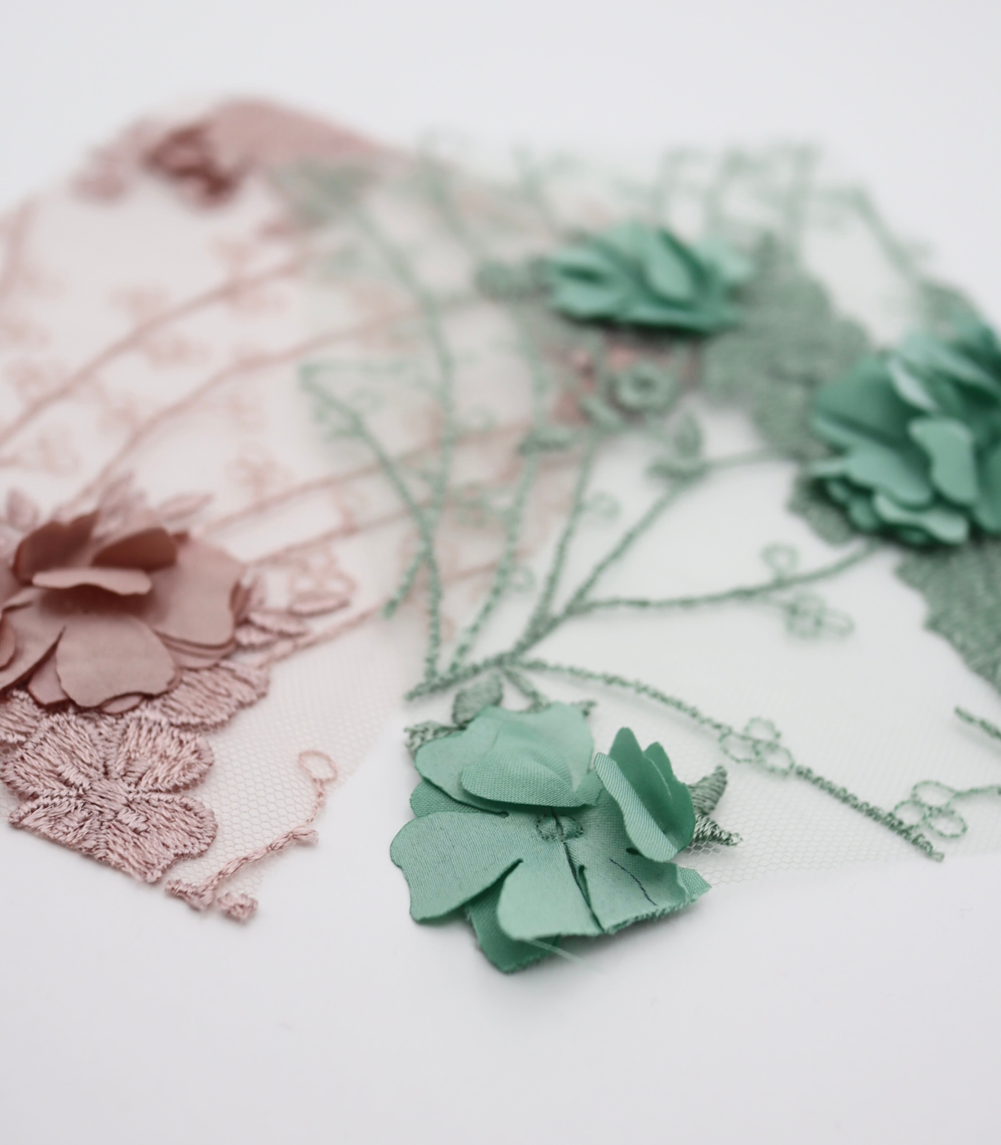 【25SS-382】立体フラワー付き刺繍チュール /0.5yあたり=~2570円