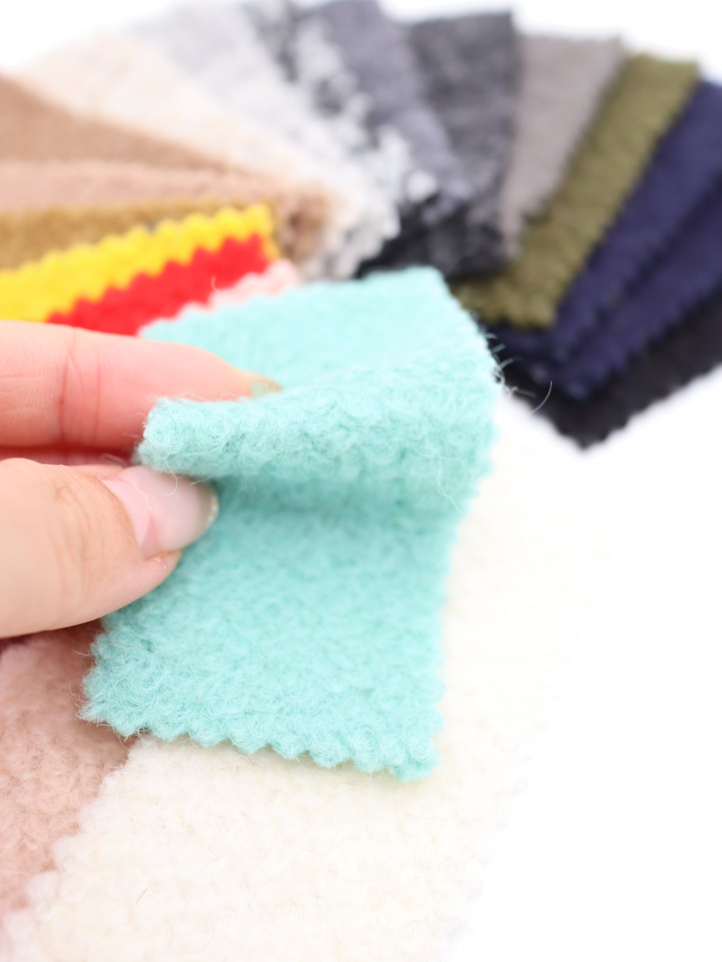 【25AW-010】ウール混くるくる圧縮ブークレニット /0.5yあたり=~1615円