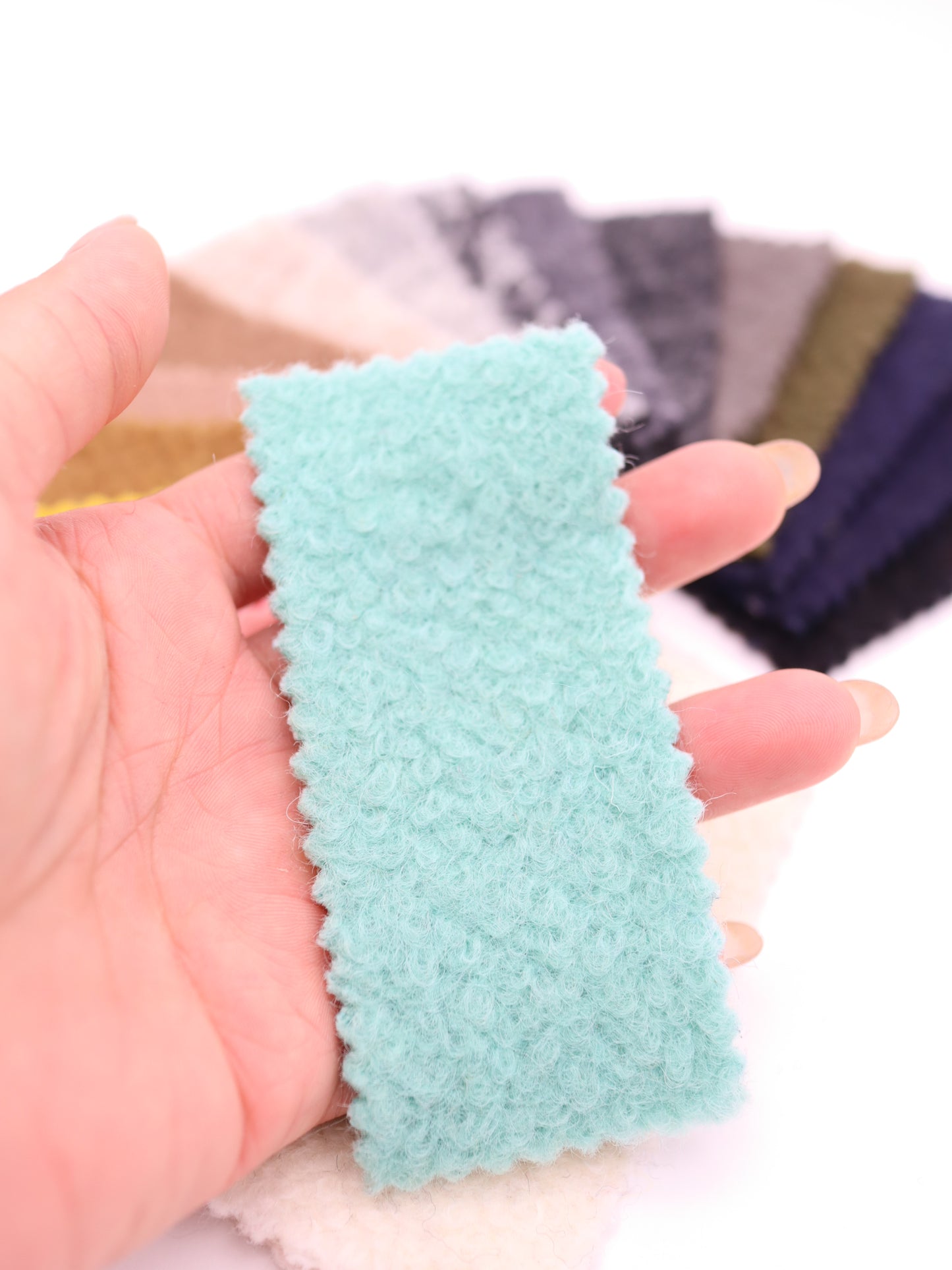 【25AW-010】ウール混くるくる圧縮ブークレニット /0.5yあたり=~1615円