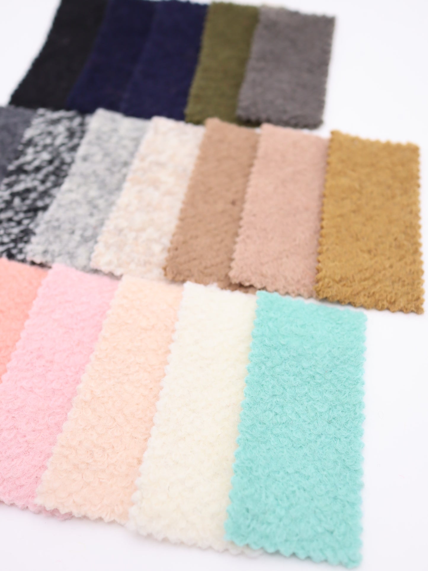 【25AW-010】ウール混くるくる圧縮ブークレニット /0.5yあたり=~1615円